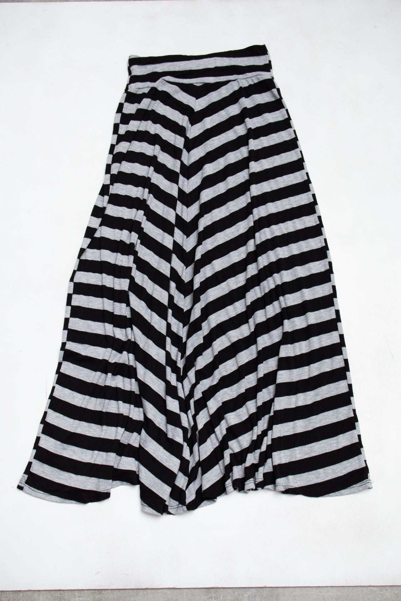 #157 Ab Studio Skirt Black | c. 193 | Size 8