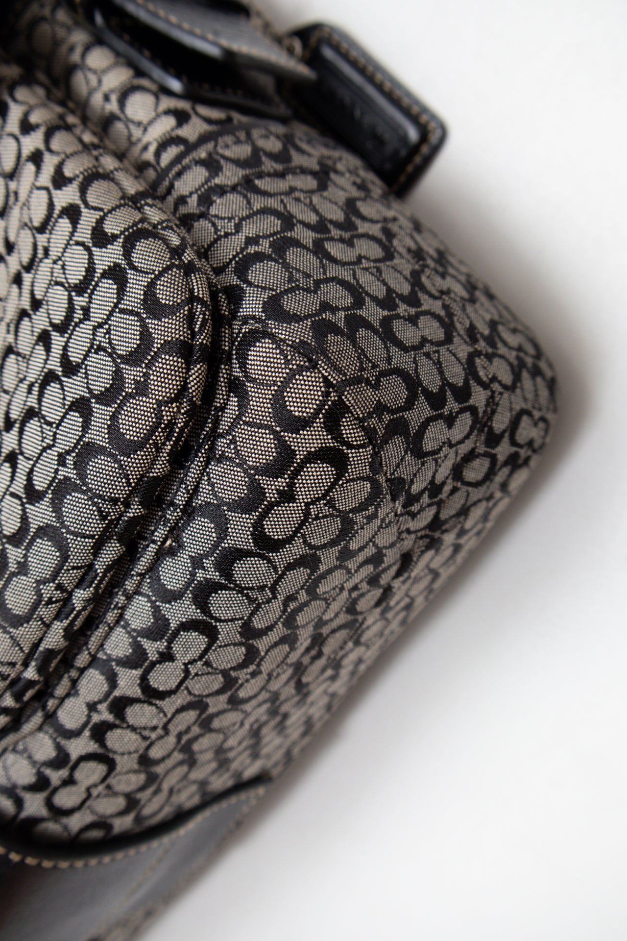 #191 Coach Shoulder Bag Black | c. 198 | Size