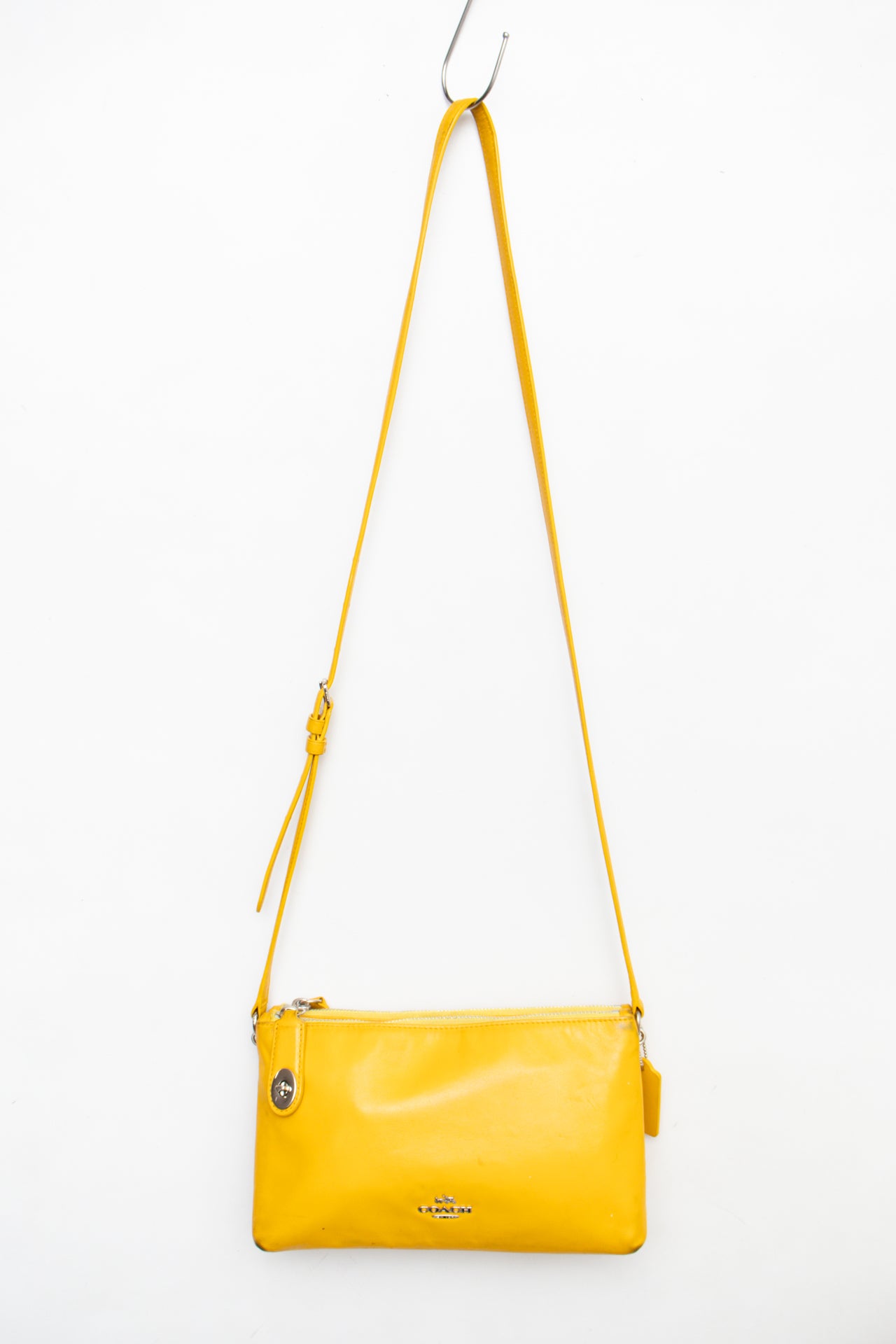 #187 Coach Shoulder Bag Yellow | c. 197 | Size