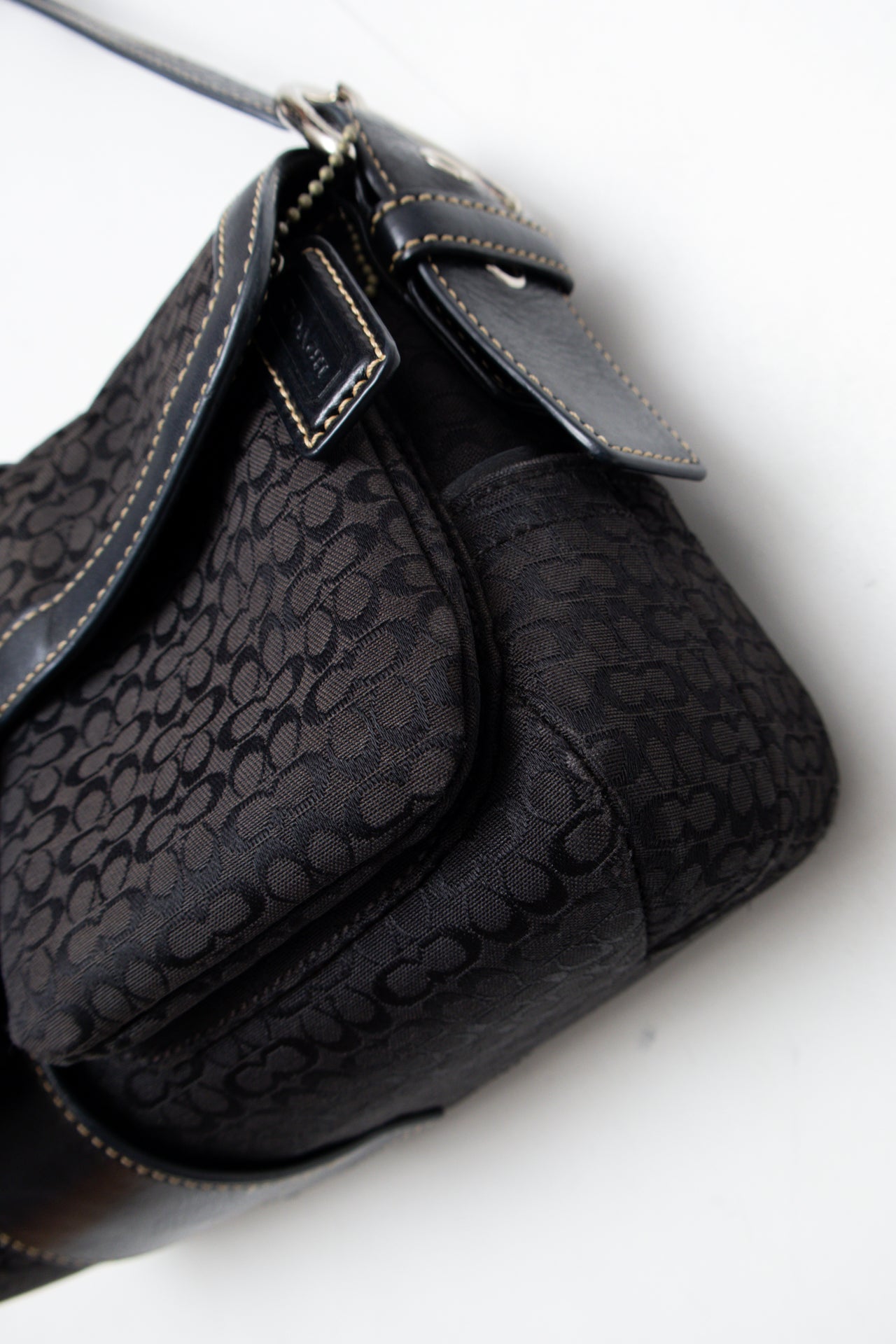 #180 Coach Shoulder Bag Black | c. 202 | Size