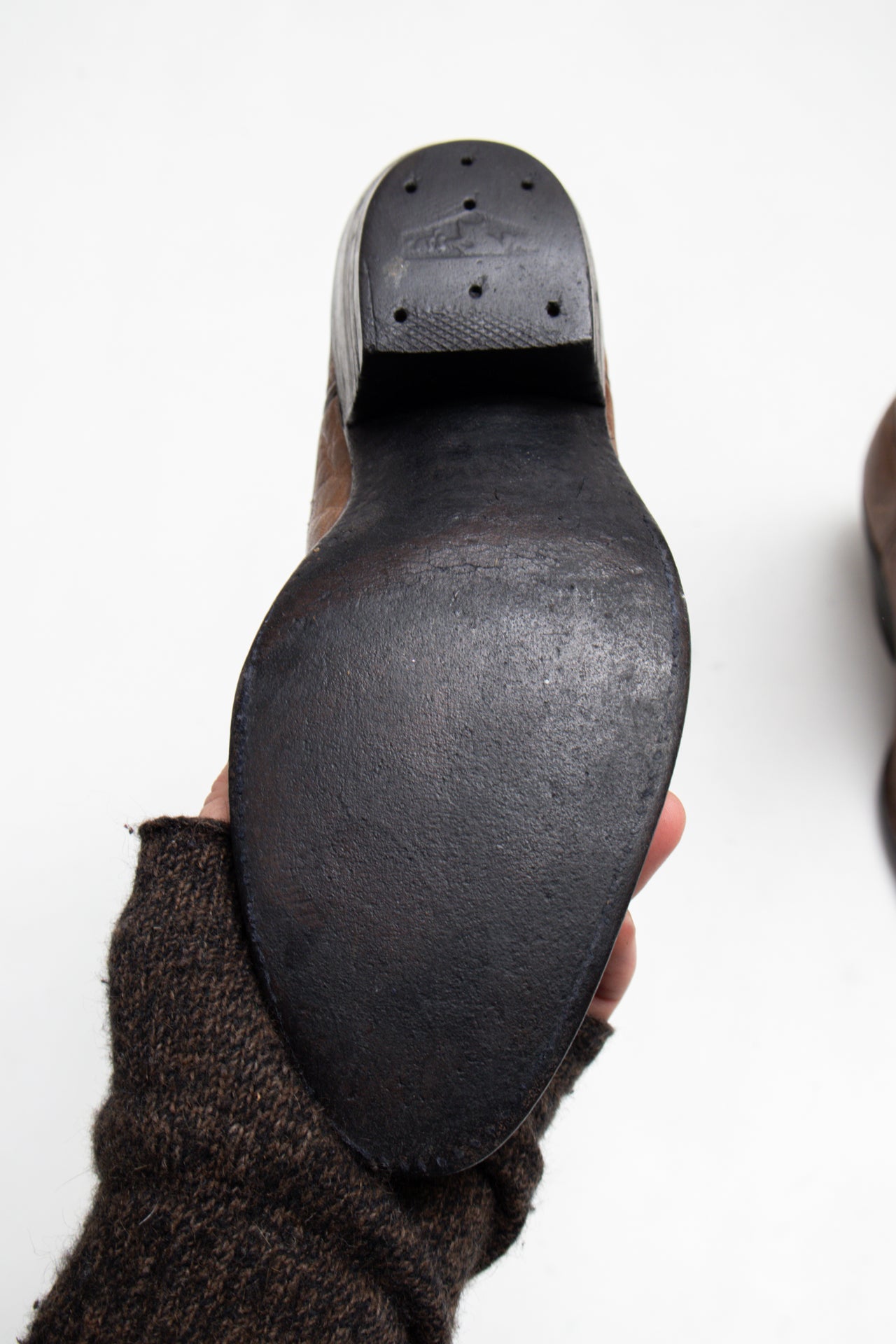 #196 None Brown | c. 203 | Size 6