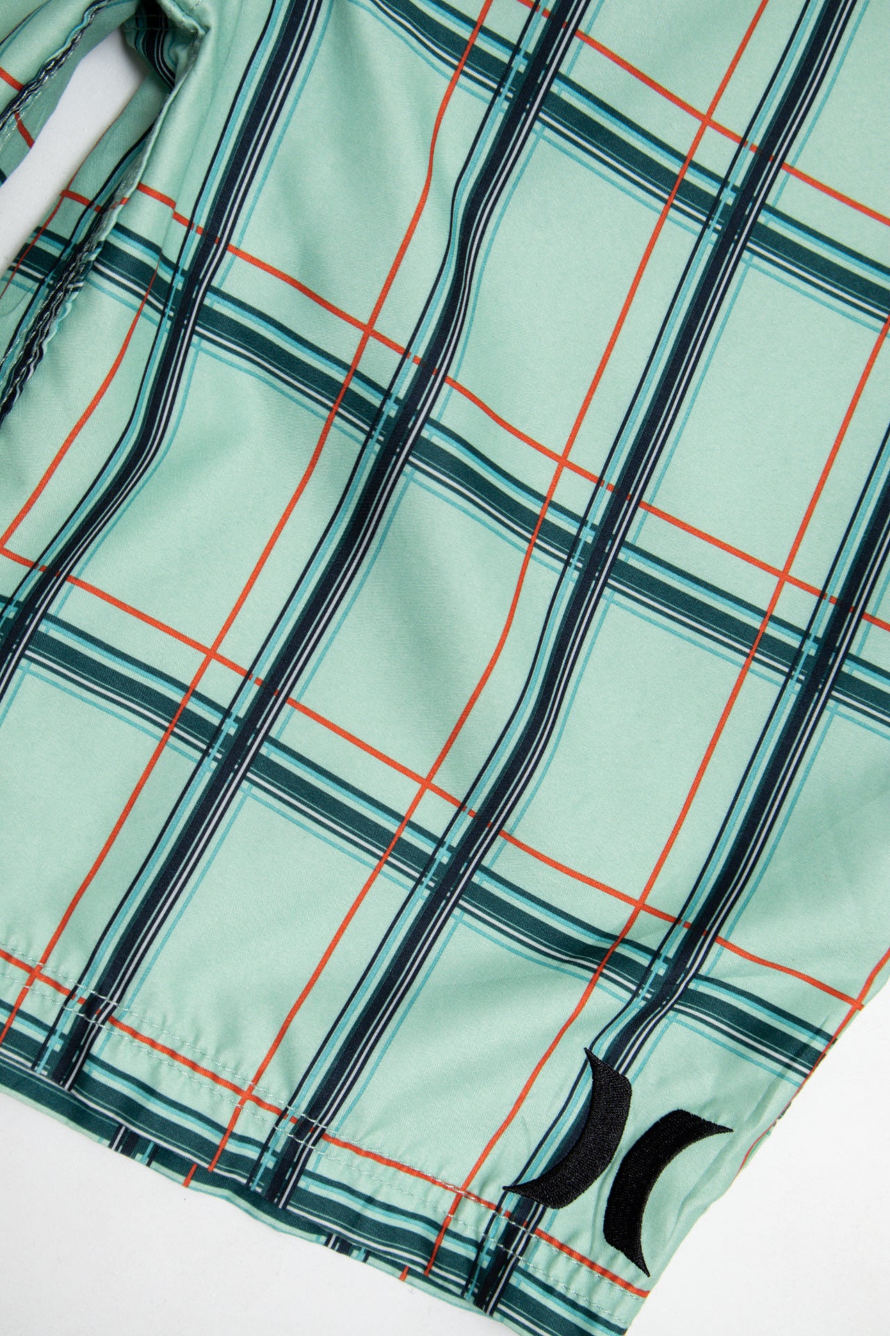 #147 Hurley Shorts Green | c. 189 | Size 14