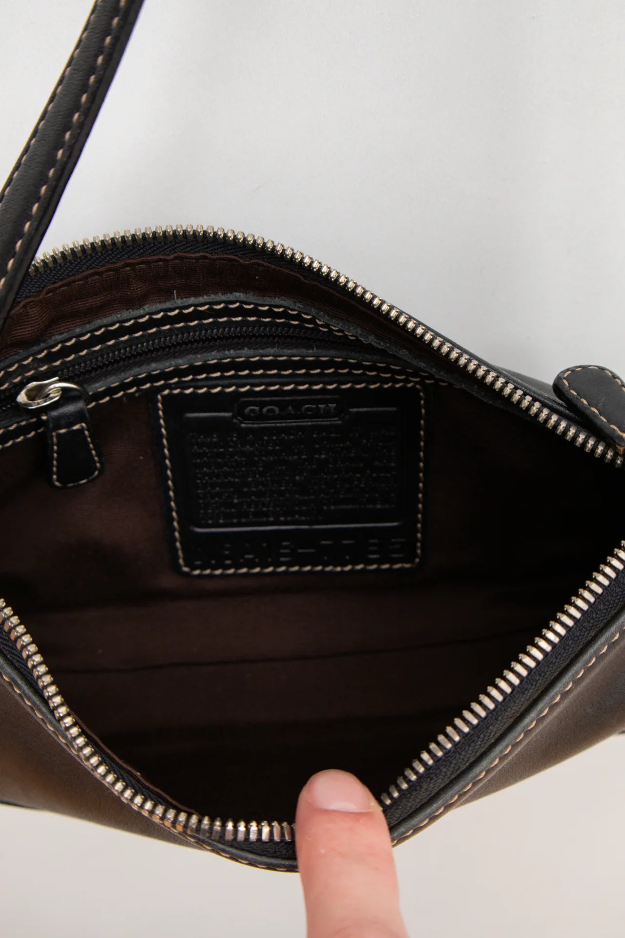 Coach /accessory/bag Black | c. 166 | Size