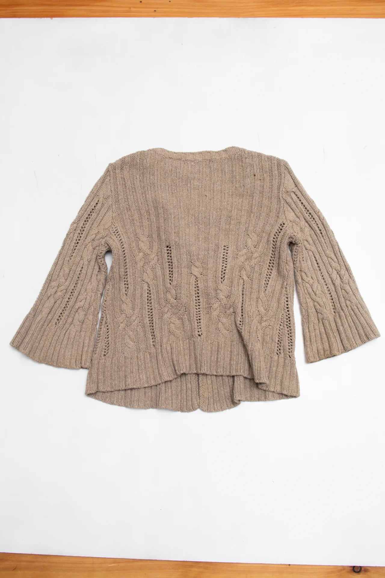 Heather B Sweater Beige | c. 167 | Size 10