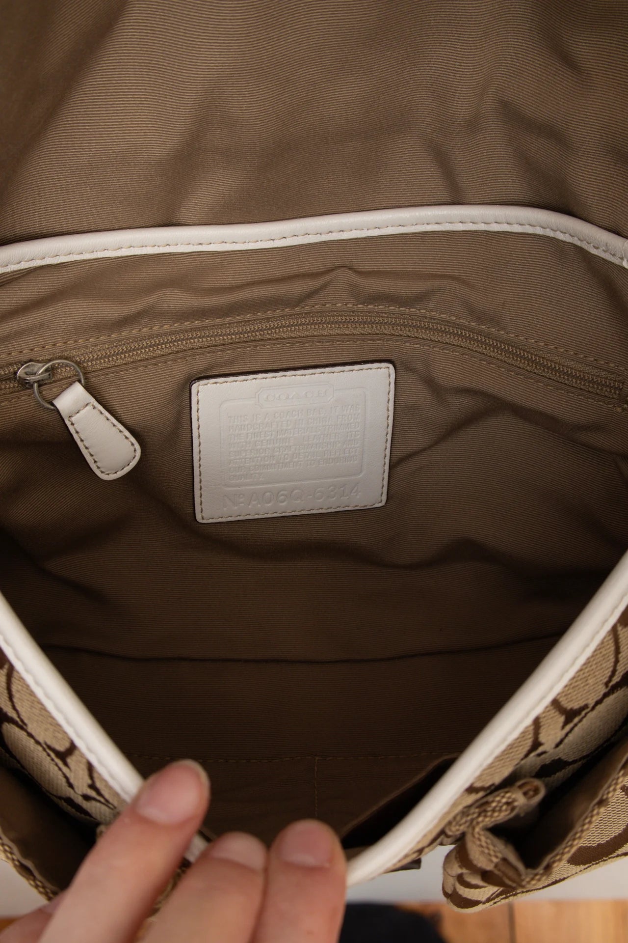 Coach Shoulder Bag Beige | c. 168 | Size NA