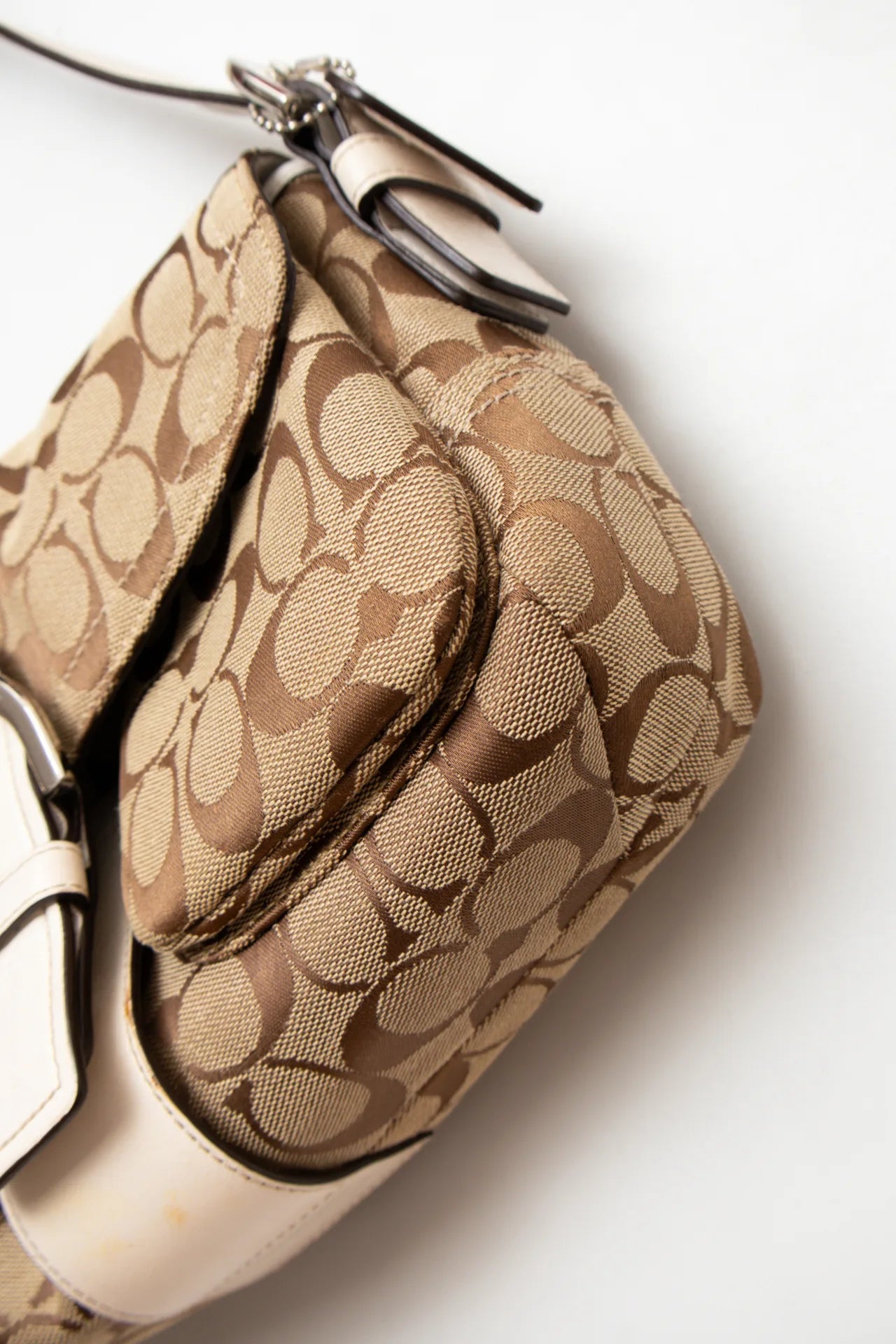 #150 Coach .handbag Beige | c. 169 | Size