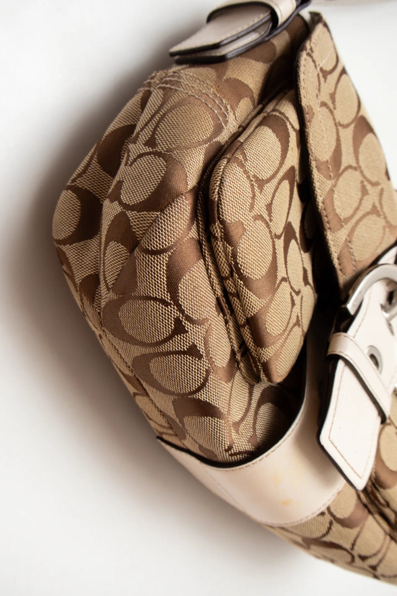 #150 Coach .handbag Beige | c. 169 | Size