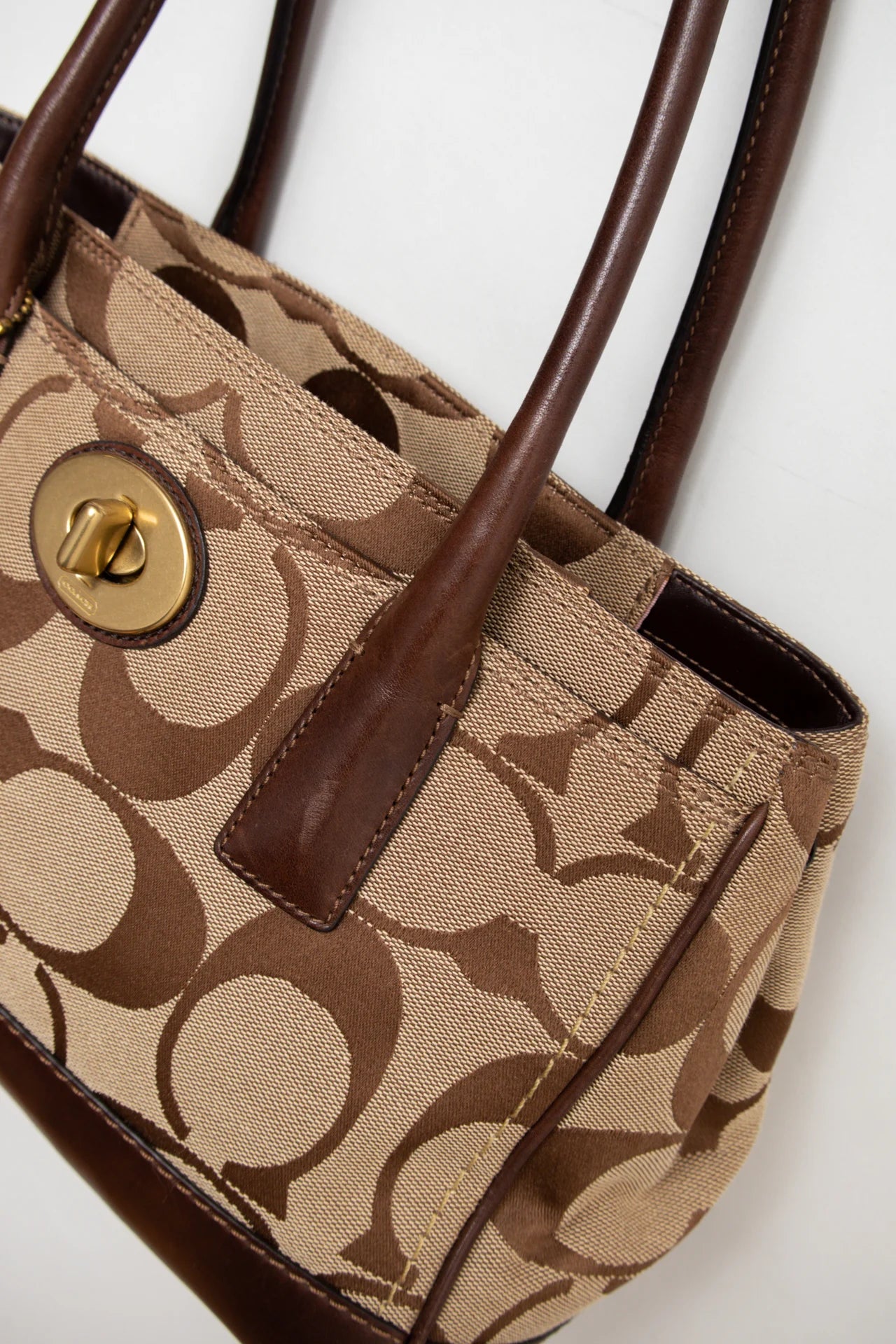 #154 Coach Handbag Beige | c. 169 | Size