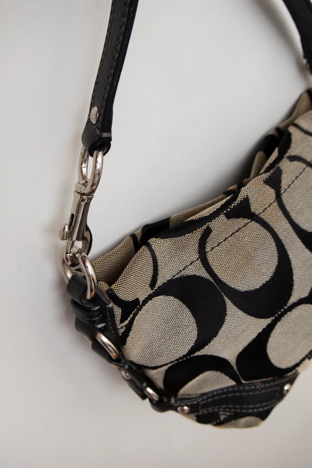 #138 Coach Shoulder Bag Beige | c. 169 | Size