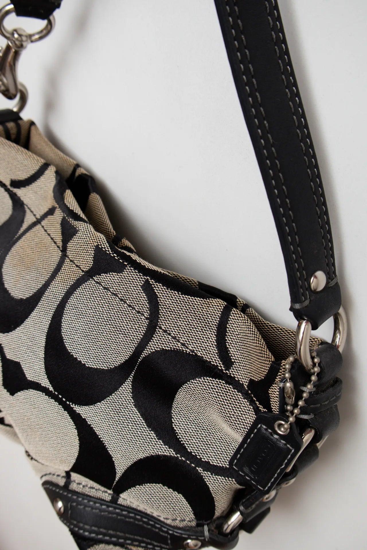 #138 Coach Shoulder Bag Beige | c. 169 | Size