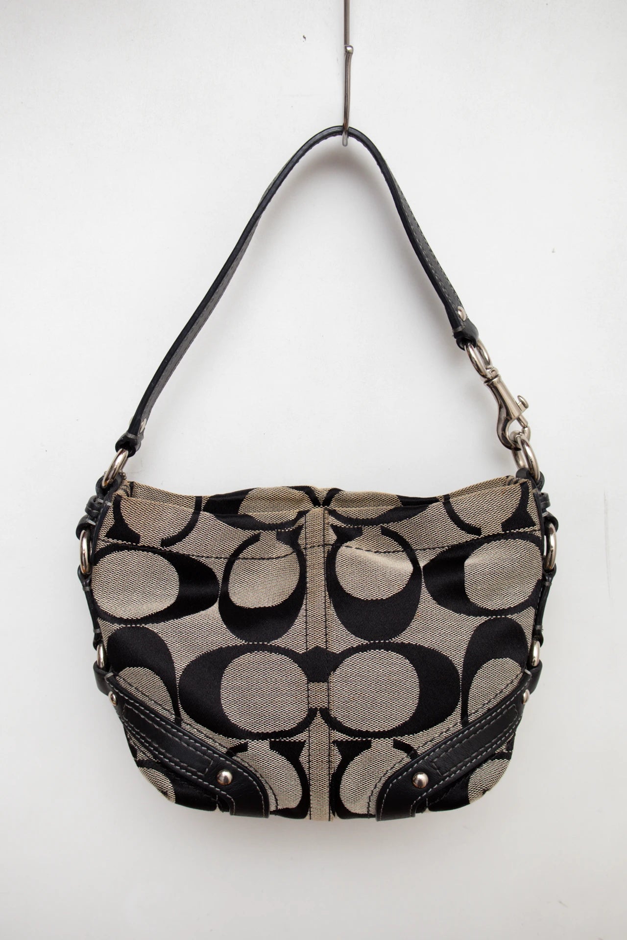 #138 Coach Shoulder Bag Beige | c. 169 | Size