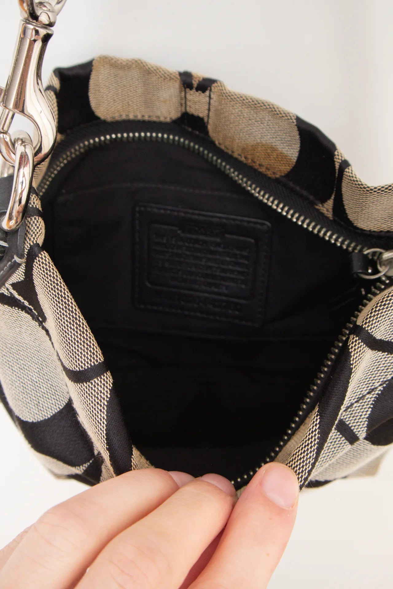 #138 Coach Shoulder Bag Beige | c. 169 | Size