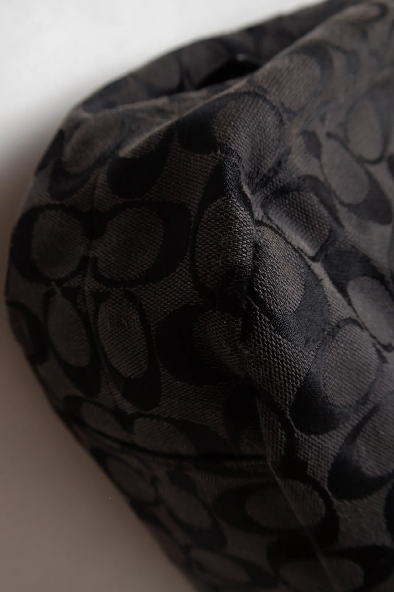 #139 Coach Hobo Bag Black | c. 169 | Size