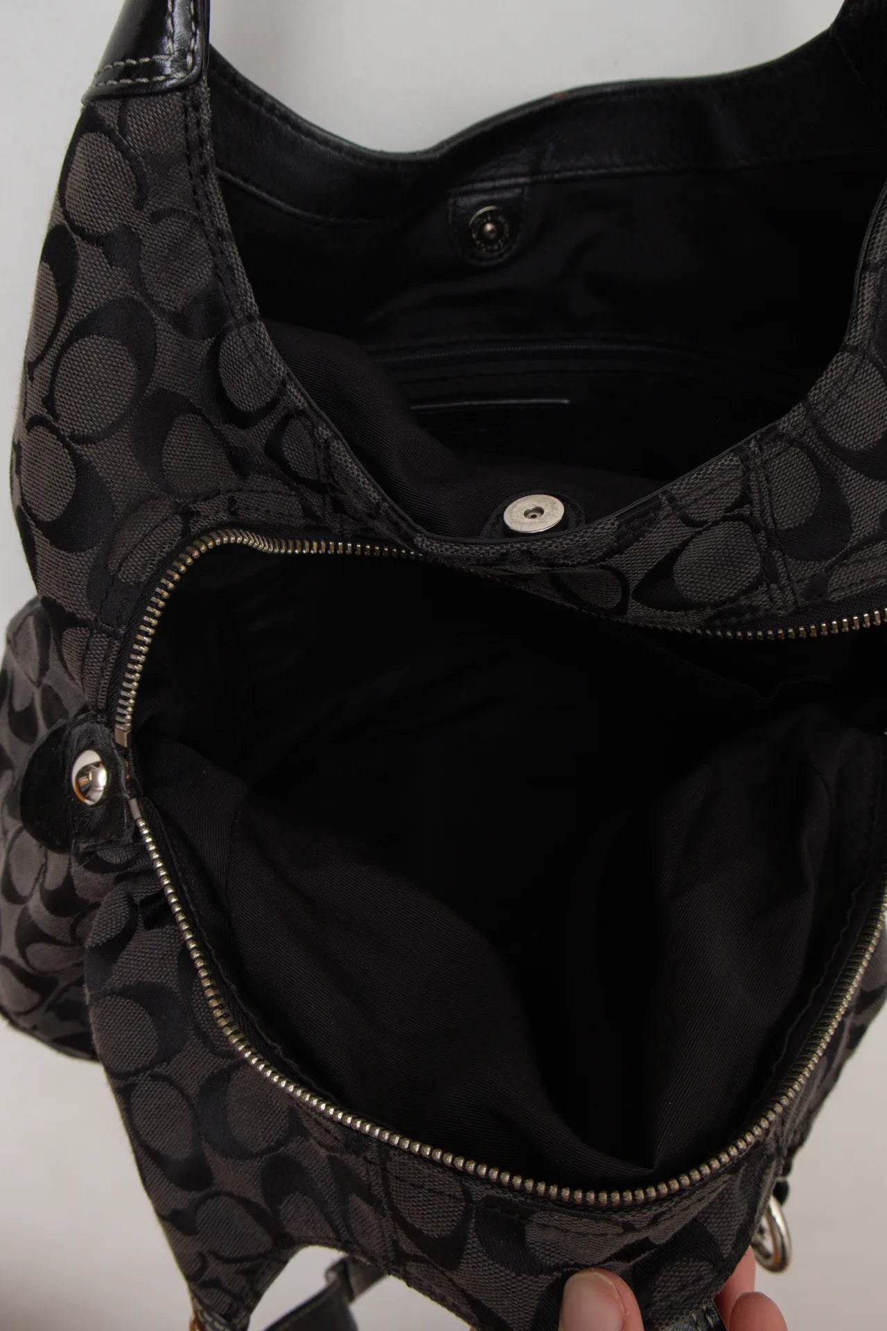 #139 Coach Hobo Bag Black | c. 169 | Size