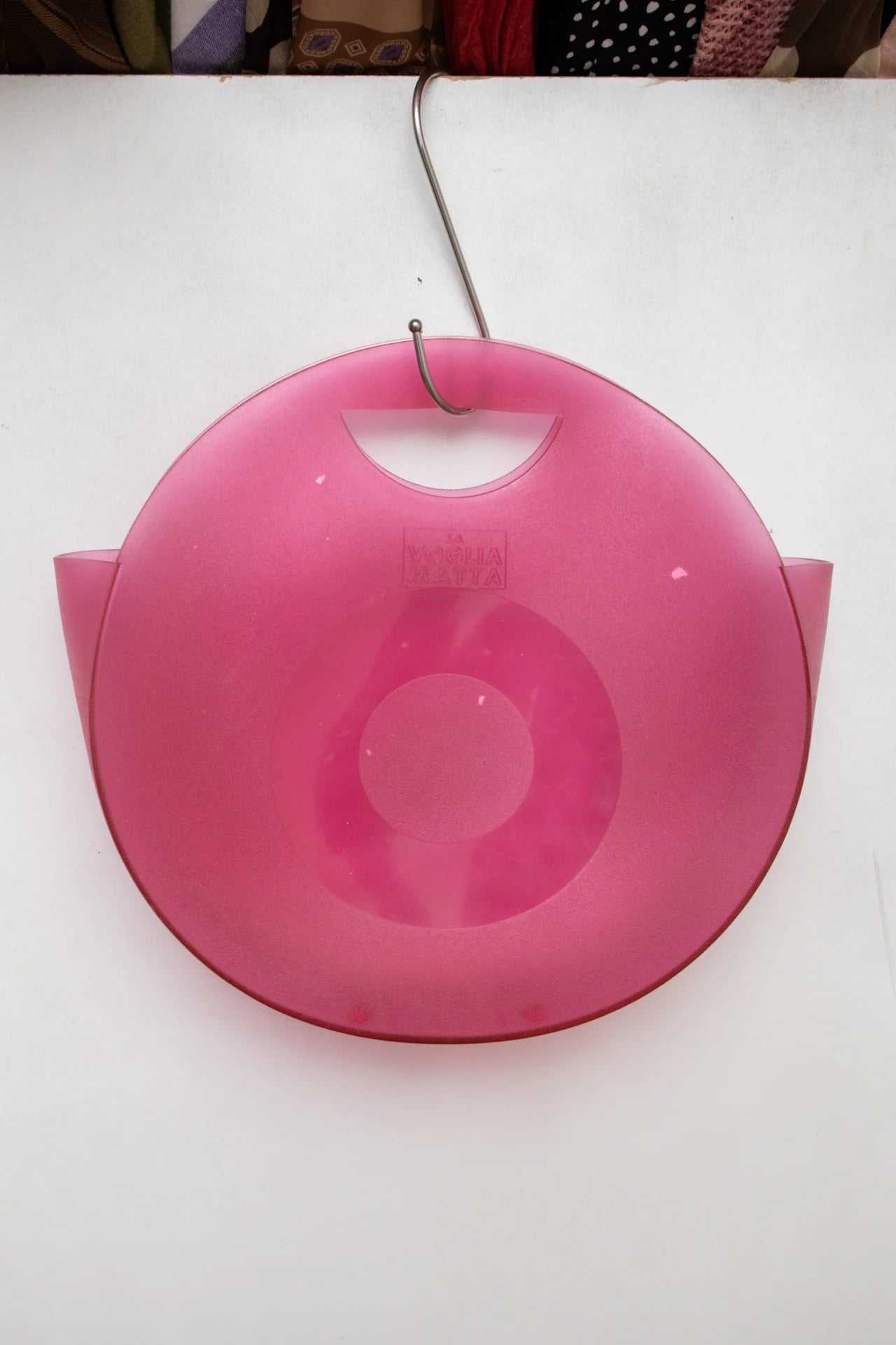 #147 Voila Mataa Hard-shell Handbag Pink | c. 169 | Size