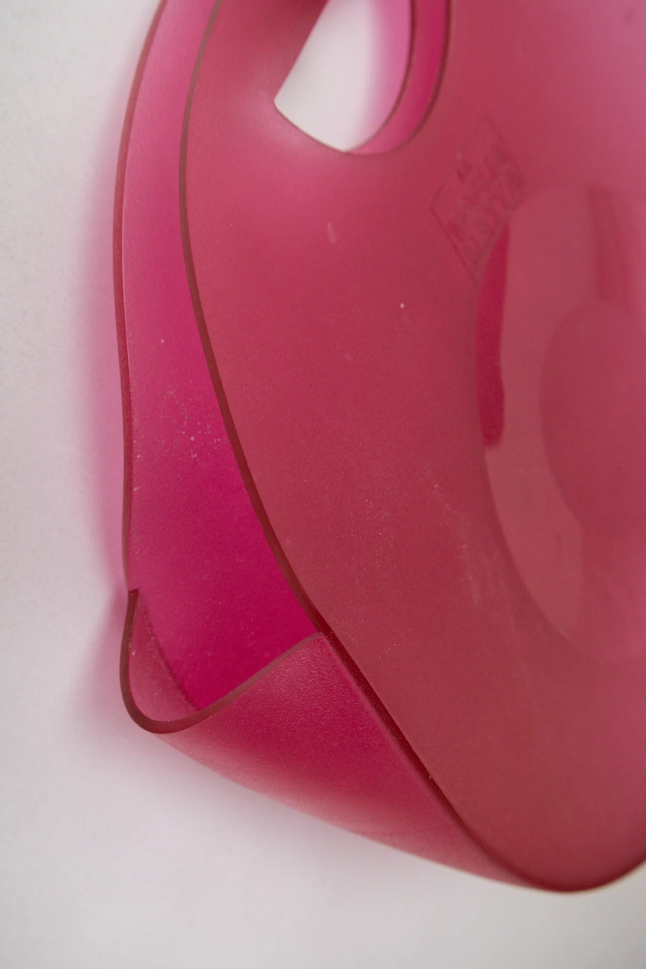 #147 Voila Mataa Hard-shell Handbag Pink | c. 169 | Size