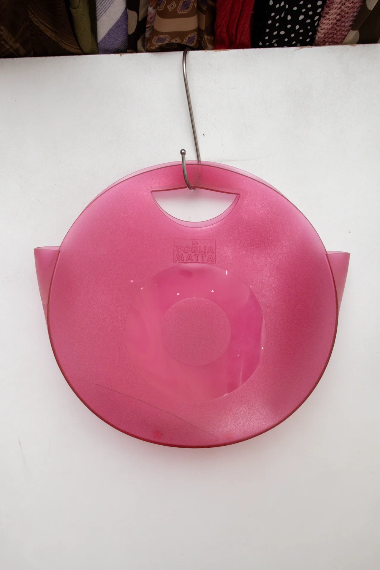 #147 Voila Mataa Hard-shell Handbag Pink | c. 169 | Size