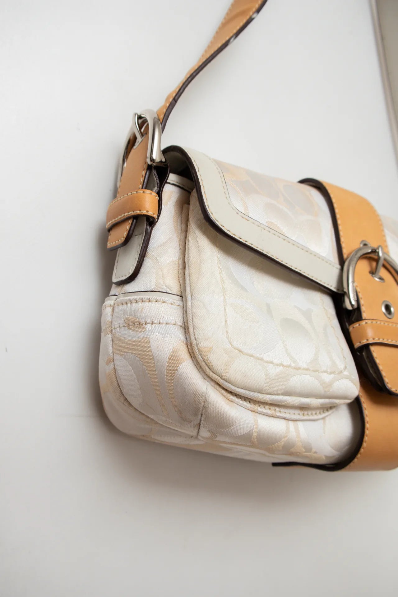#175 Coach Shoulder Bag Beige | c. 169
