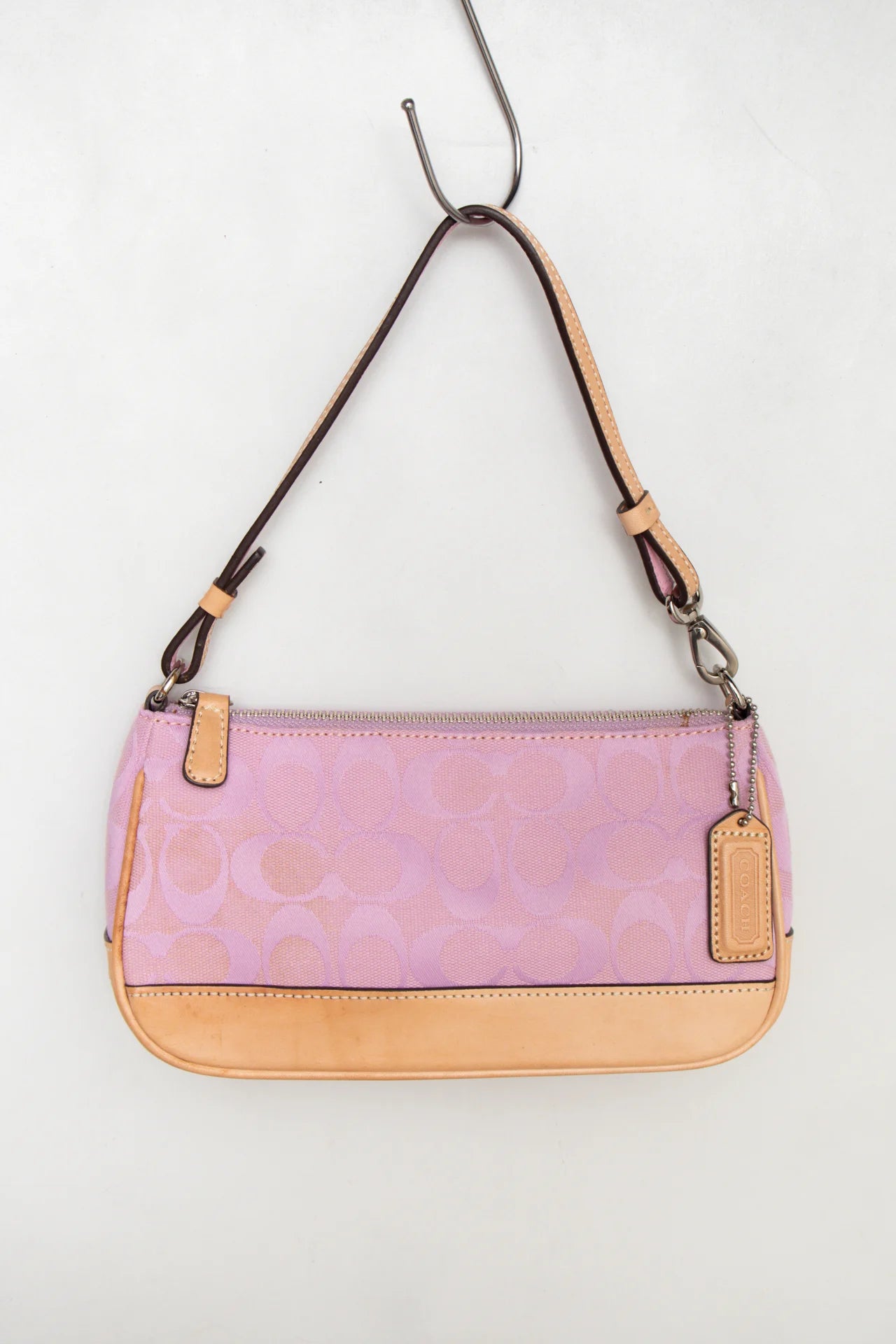 #201 Coach Shoulder Bag Pink | c. 170 |