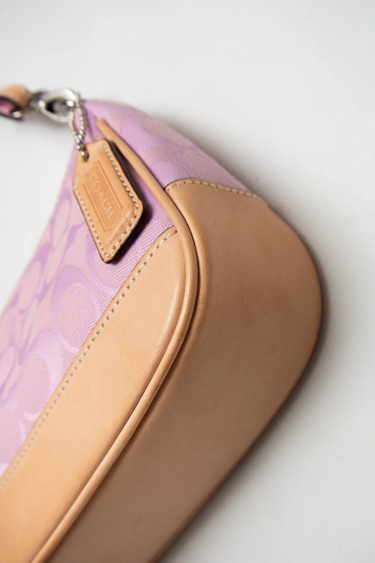 #201 Coach Shoulder Bag Pink | c. 170 |