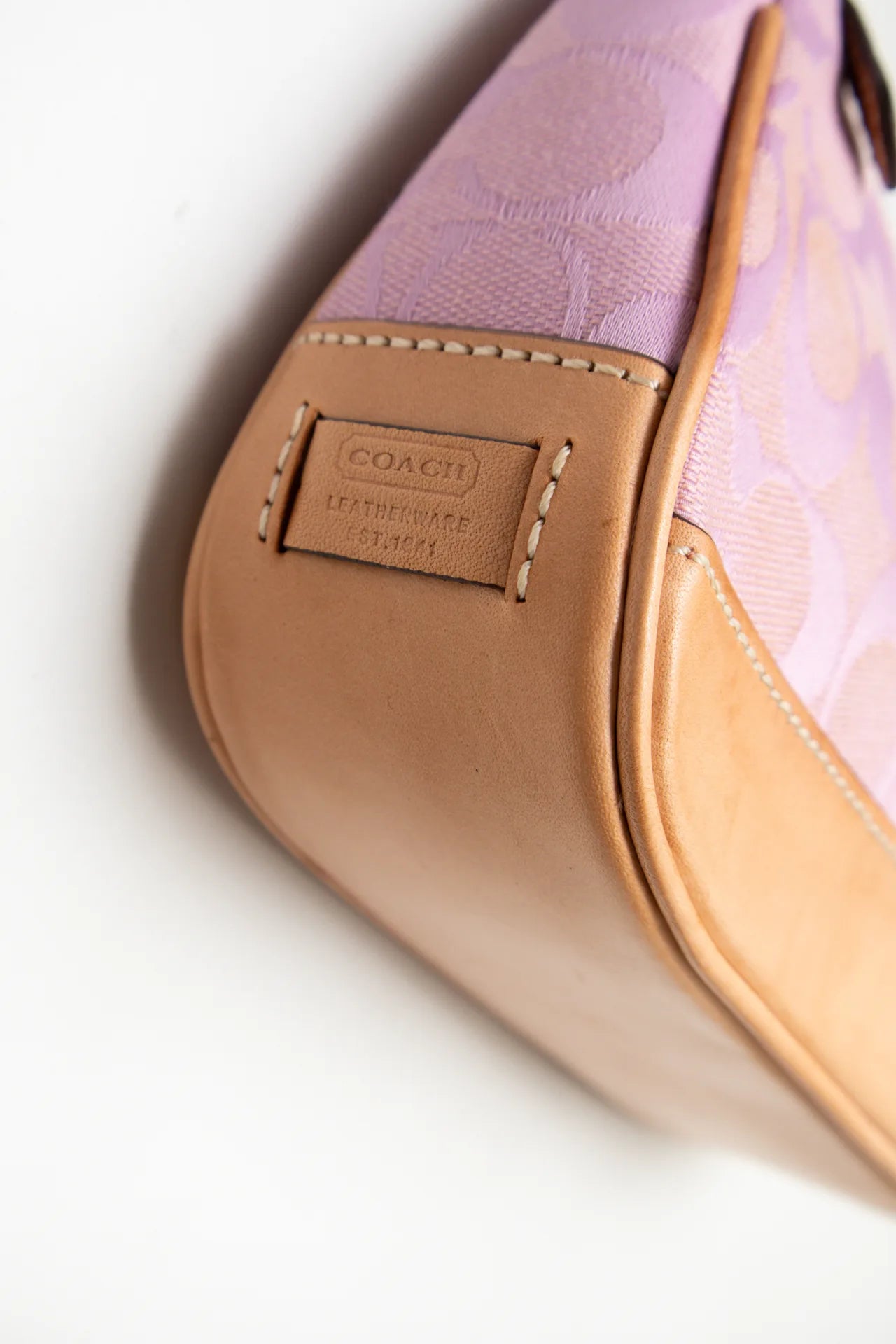 #201 Coach Shoulder Bag Pink | c. 170 |