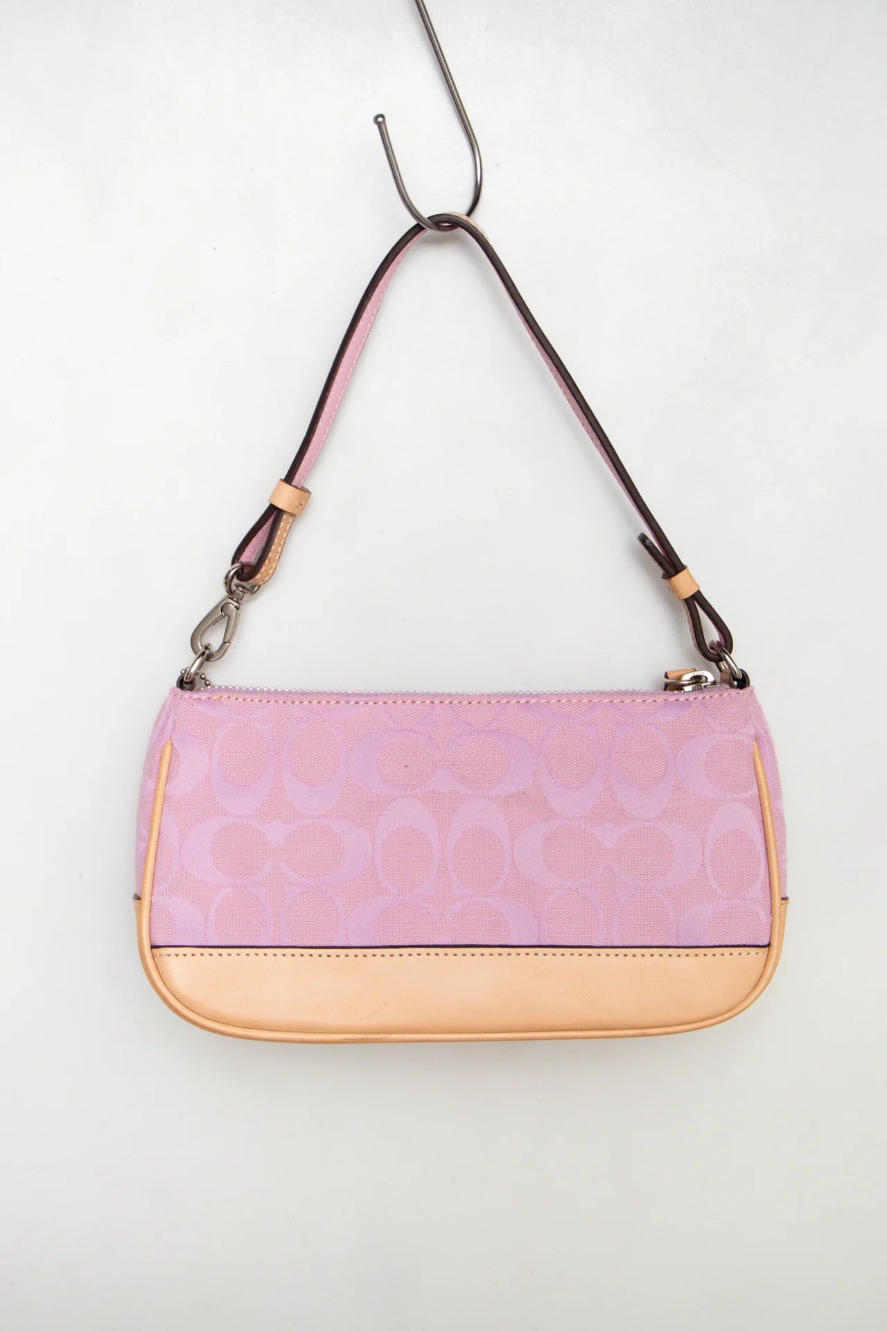 #201 Coach Shoulder Bag Pink | c. 170 |