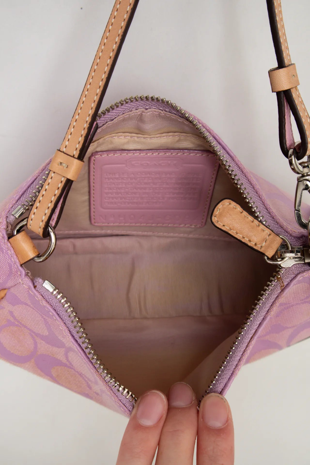 #201 Coach Shoulder Bag Pink | c. 170 |