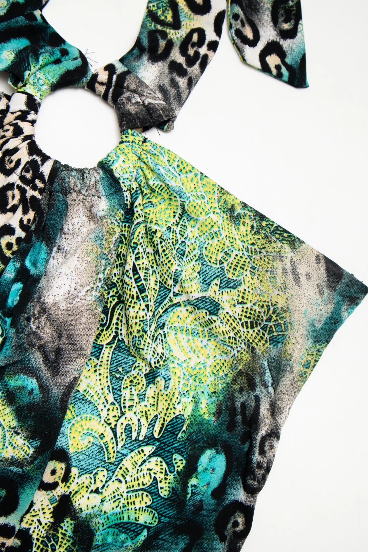 #60 Zappory Printed Halter Top Green | c. 171 | Size 14