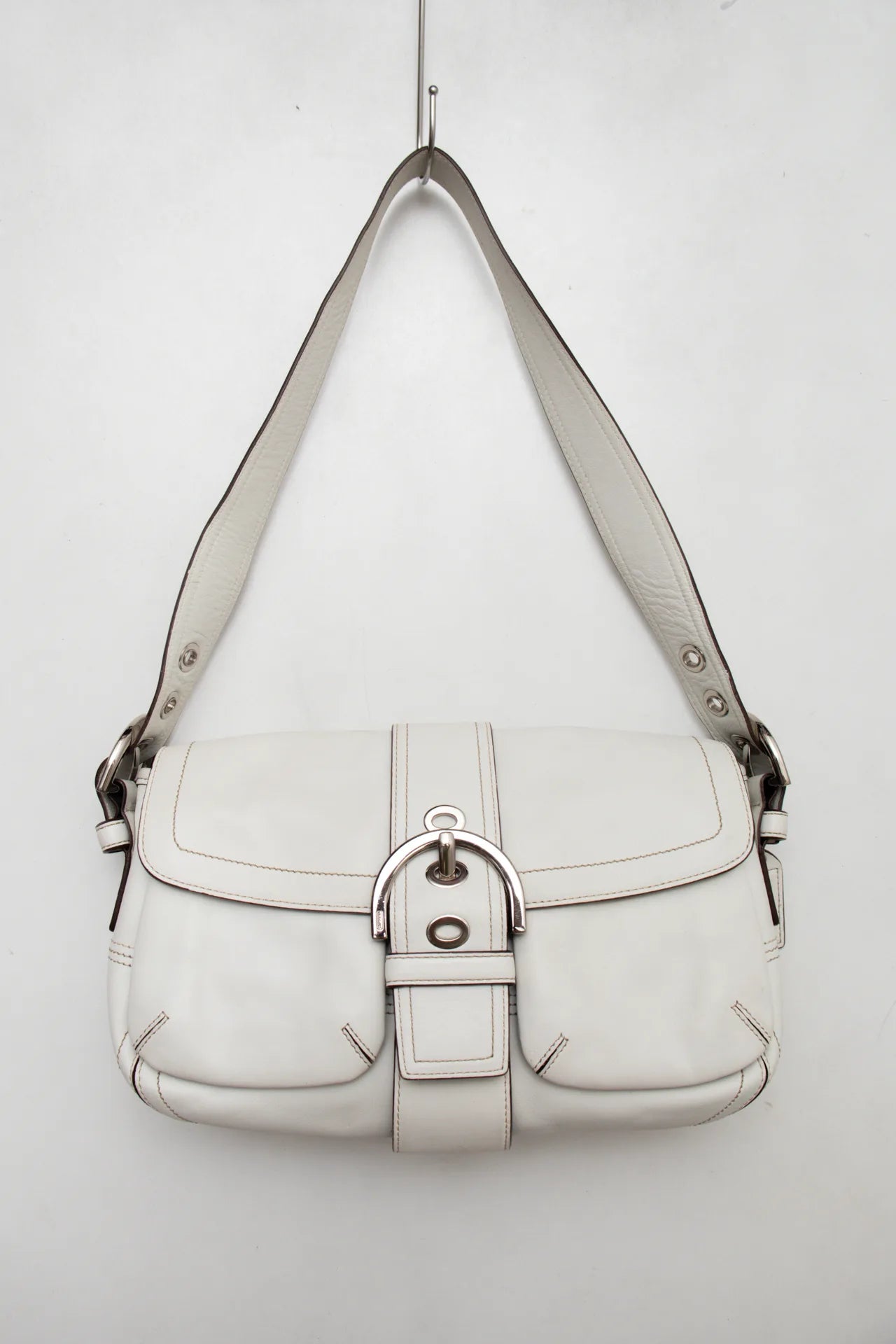 #218 Coach Shoulder Bag White | c. 171 | Size