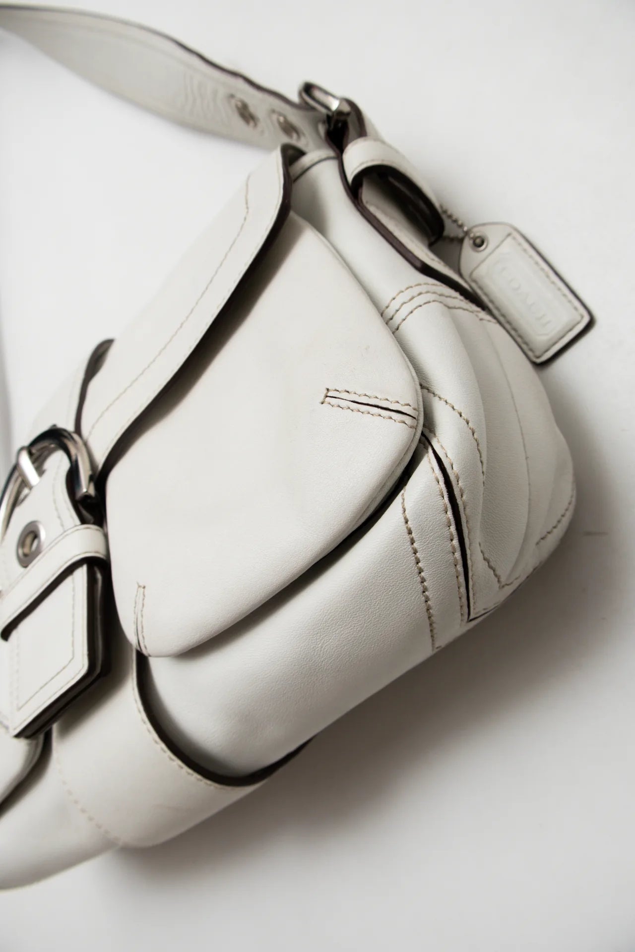 #218 Coach Shoulder Bag White | c. 171 | Size