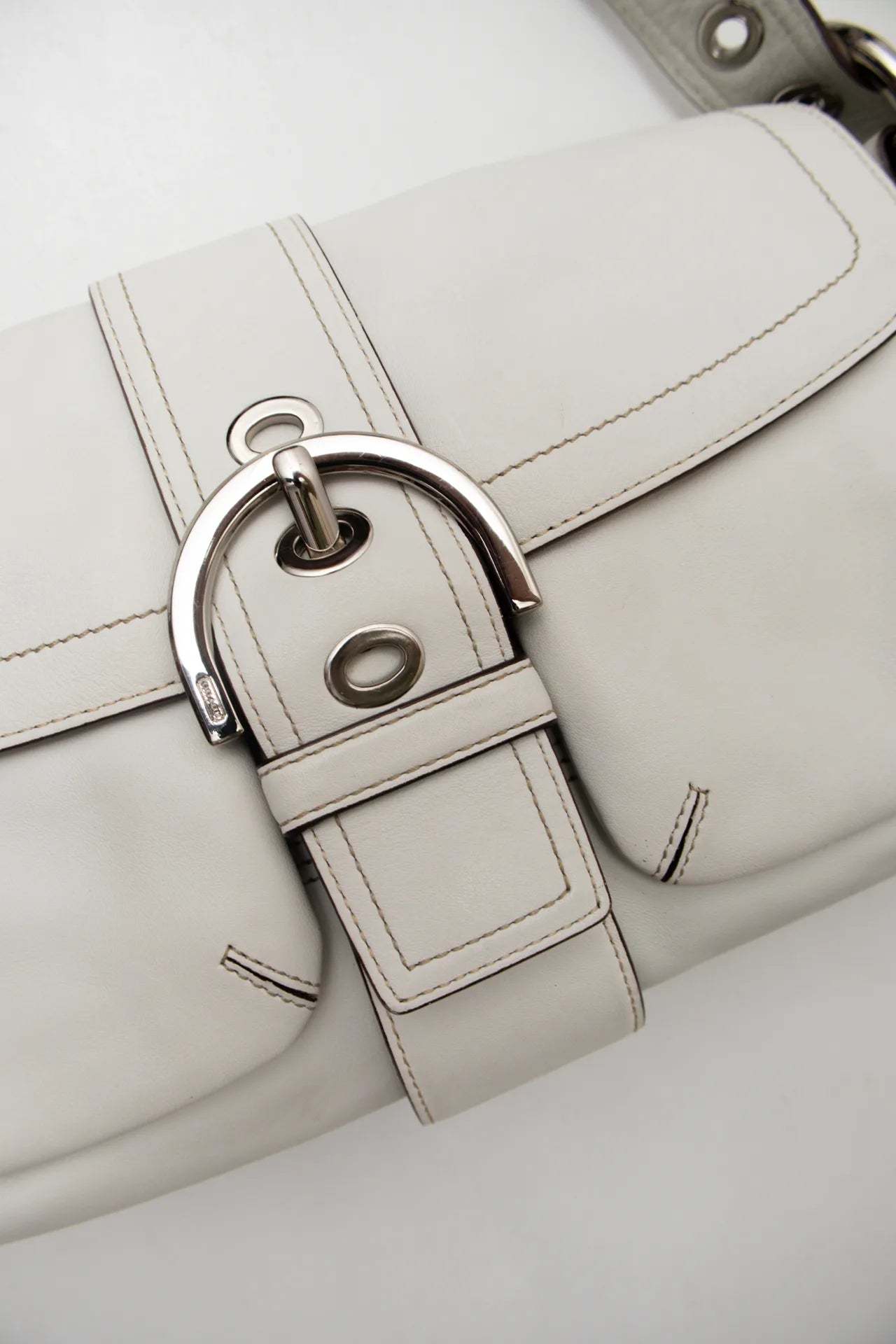 #218 Coach Shoulder Bag White | c. 171 | Size