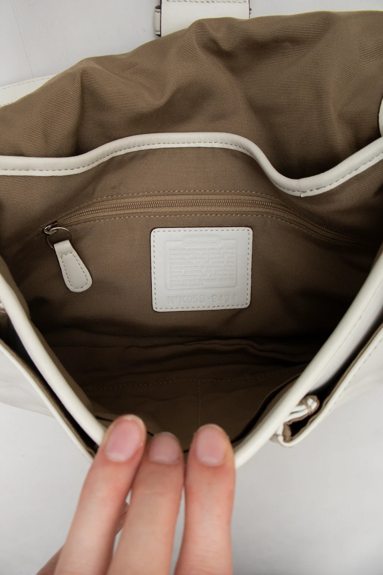 #218 Coach Shoulder Bag White | c. 171 | Size