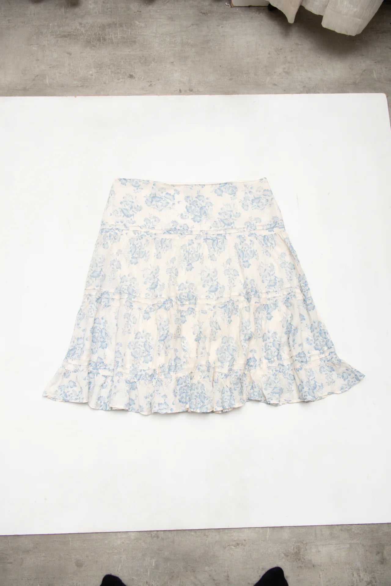 #99 Chaps Denim Tiered Floral Skirt Beige | c. 172 | Size 14
