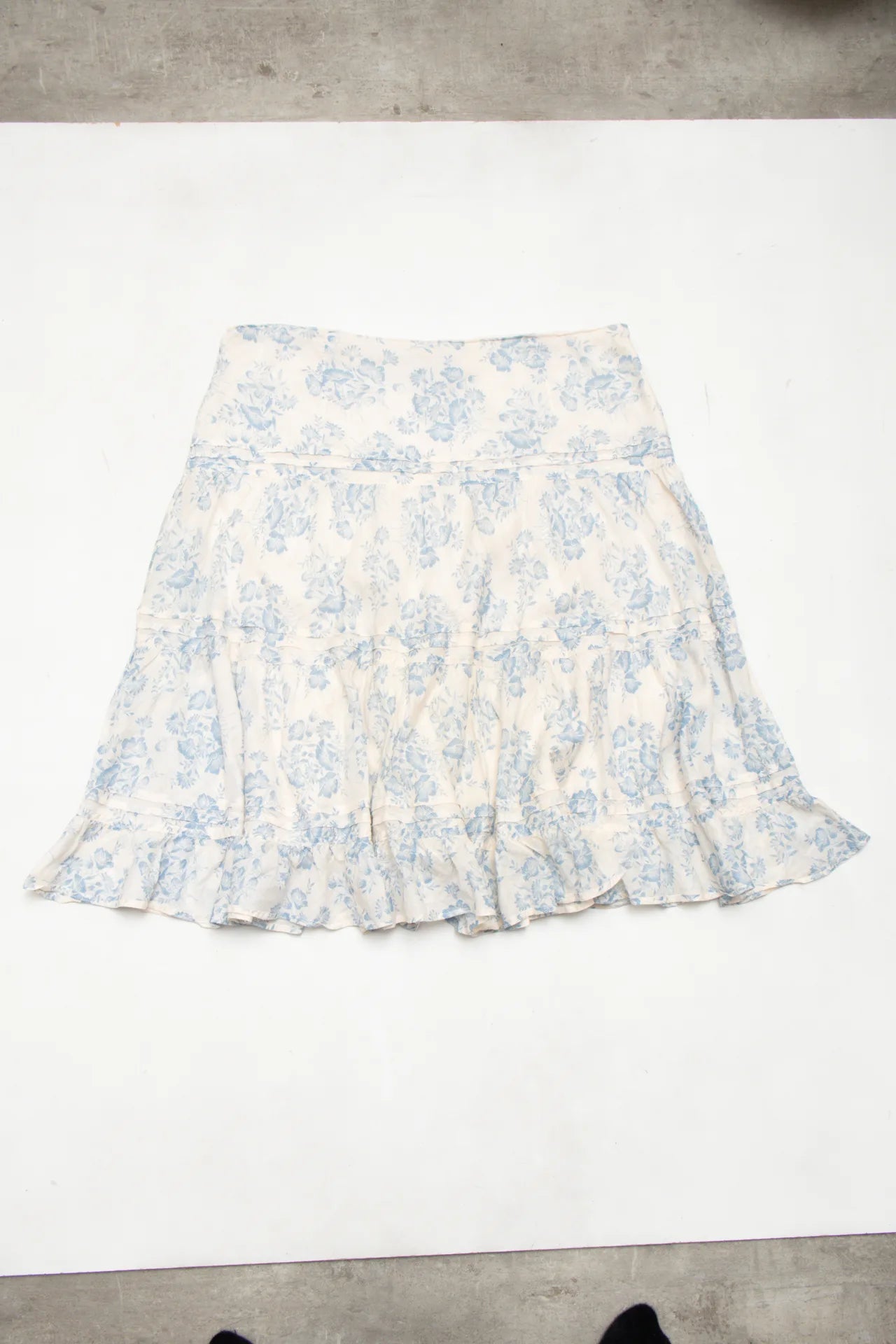 #99 Chaps Denim Tiered Floral Skirt Beige | c. 172 | Size 14