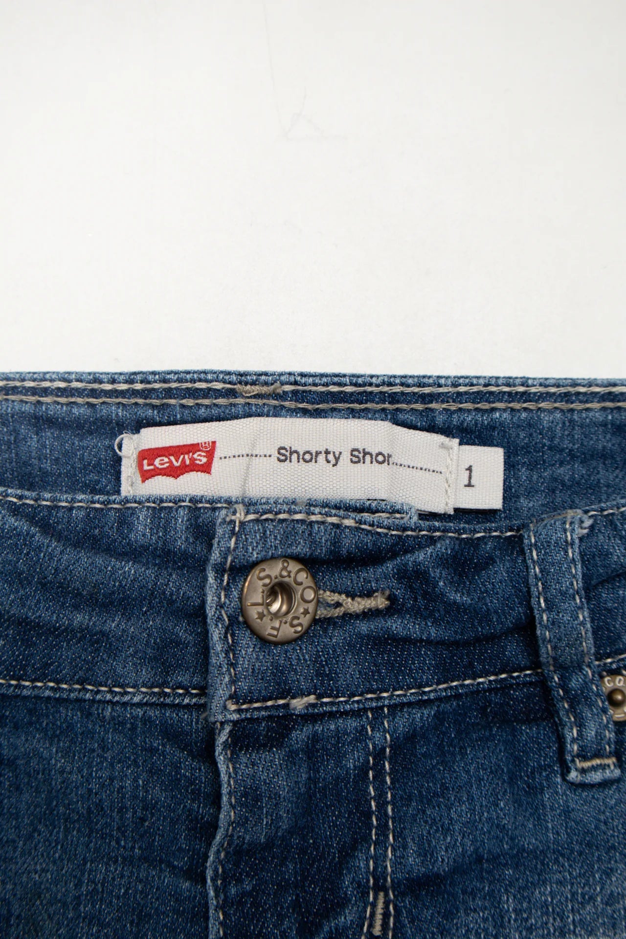 #140 Levi's Denim Short Shorts Blue | c. 172 | Size 6
