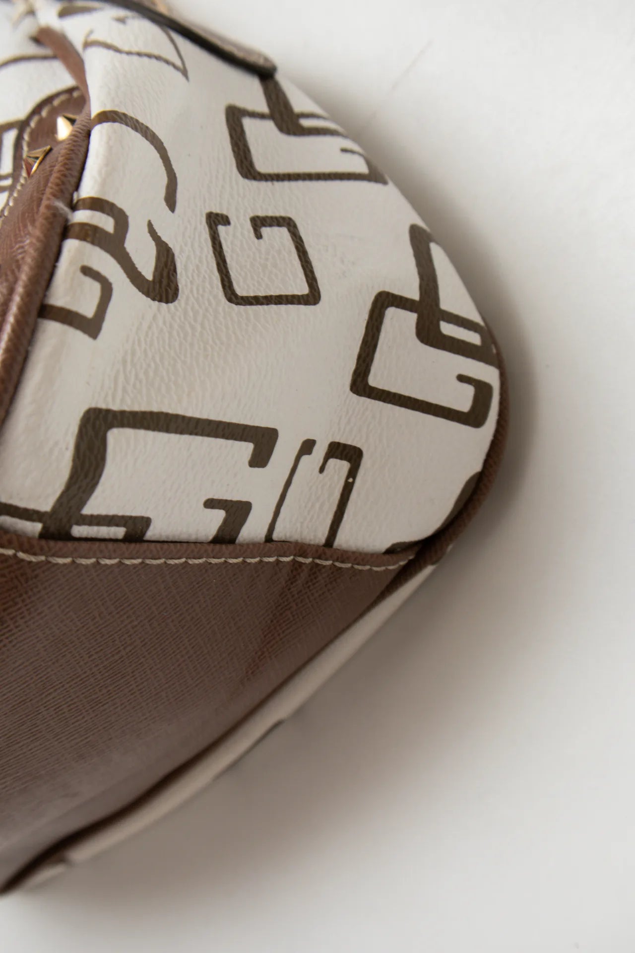 #188 Guess Shoulder Bag Brown | c. 172 | Size