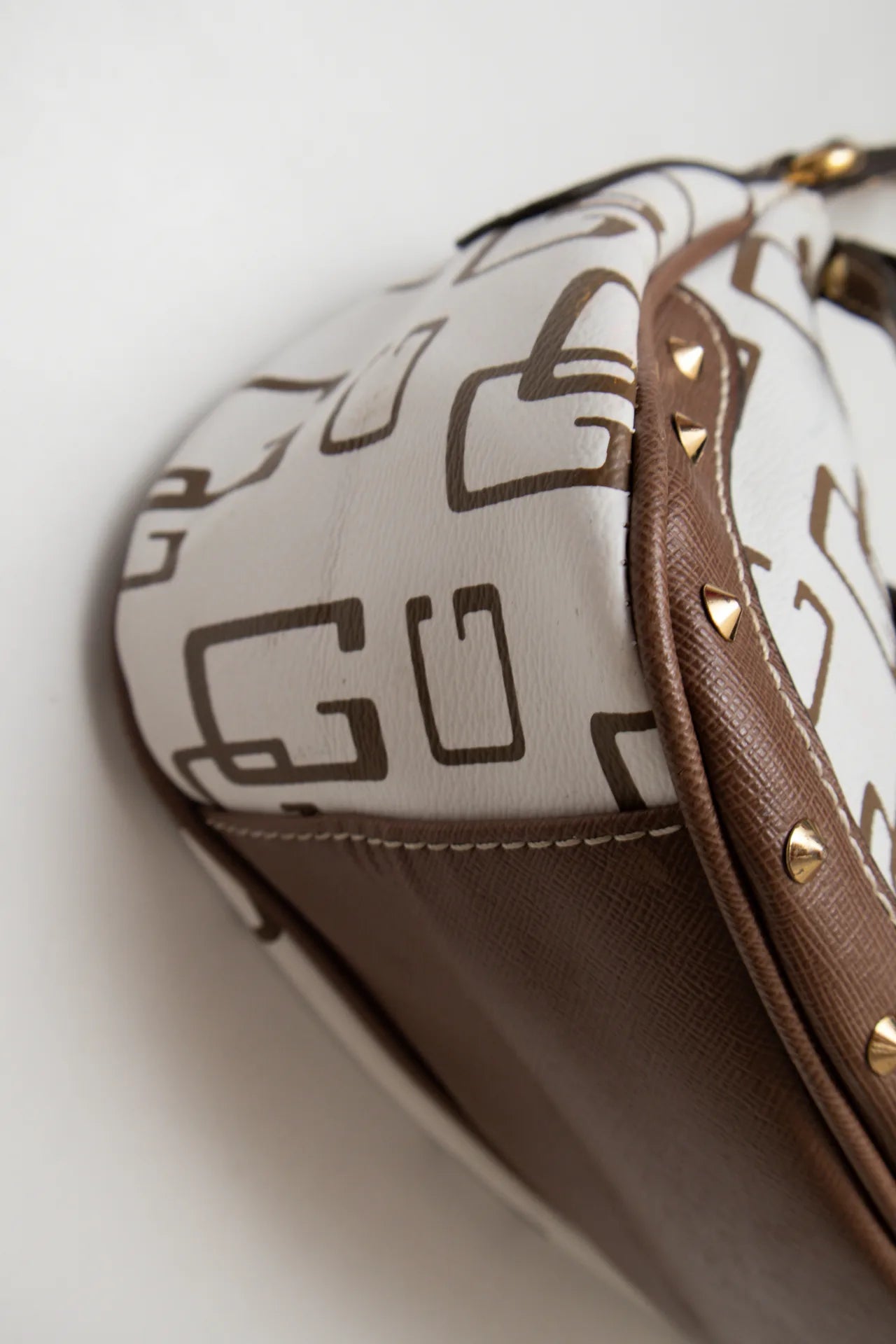 #188 Guess Shoulder Bag Brown | c. 172 | Size