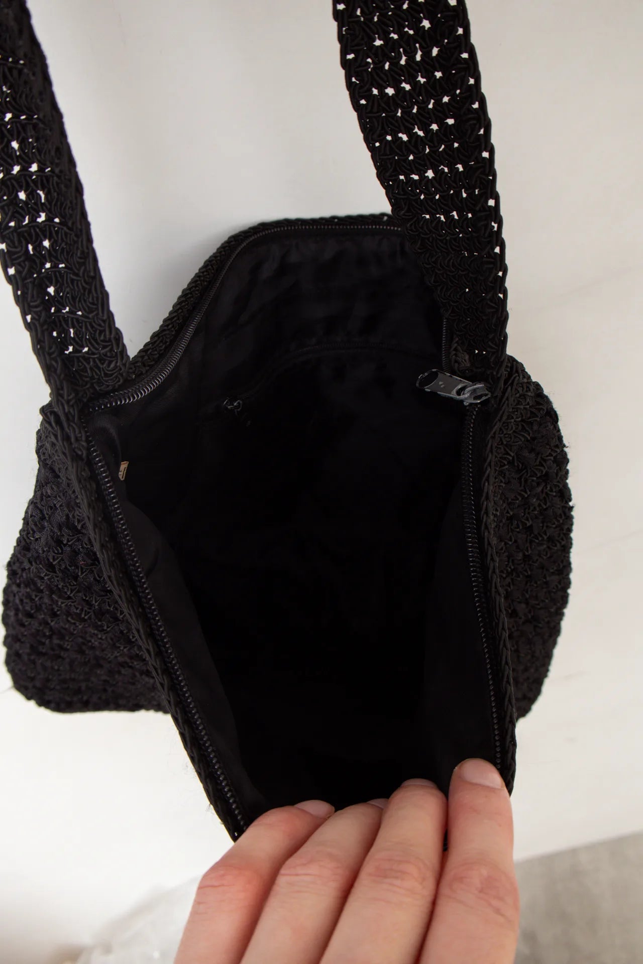 #195 Shoulder Bag Black | c. 172