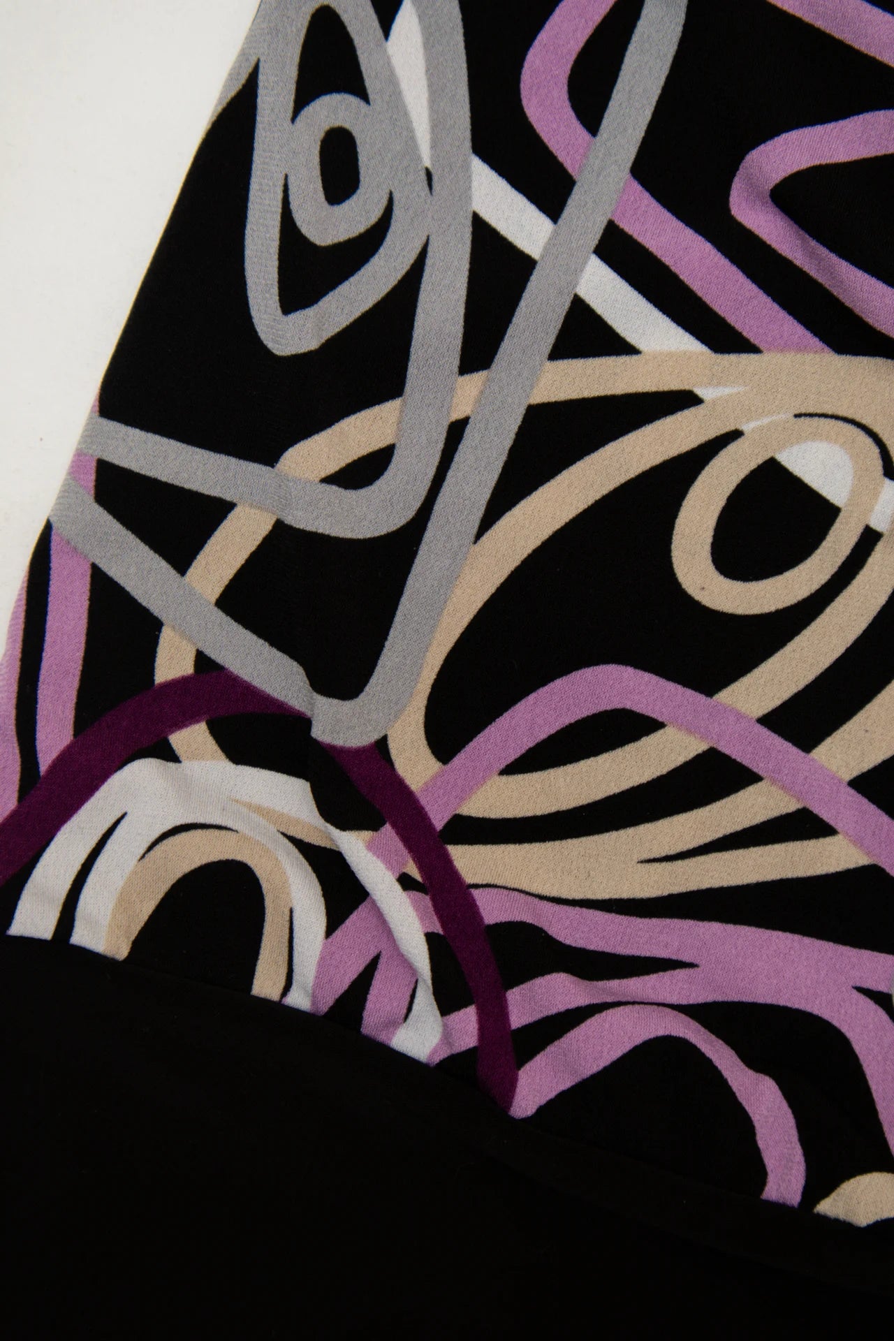 #220 Tempted Sleeveless Abstract Print Knit Top With Neck Tie Black | c. 272 | Size 10