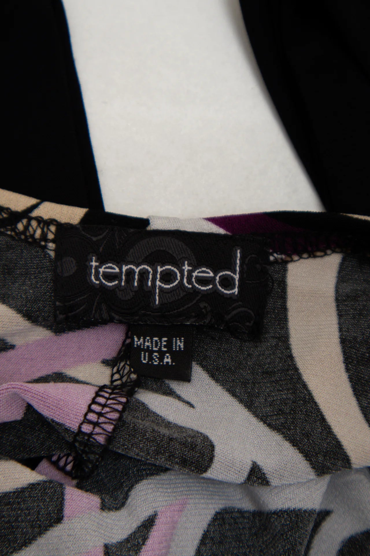 #220 Tempted Sleeveless Abstract Print Knit Top With Neck Tie Black | c. 272 | Size 10