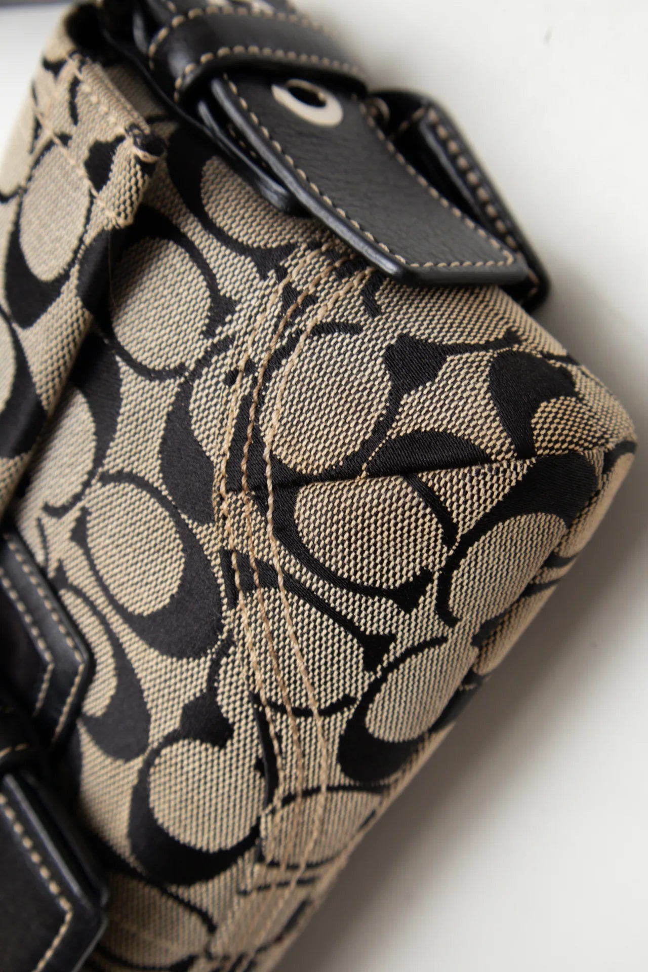 #252 Coach Handbag Black | c. 272 | Size