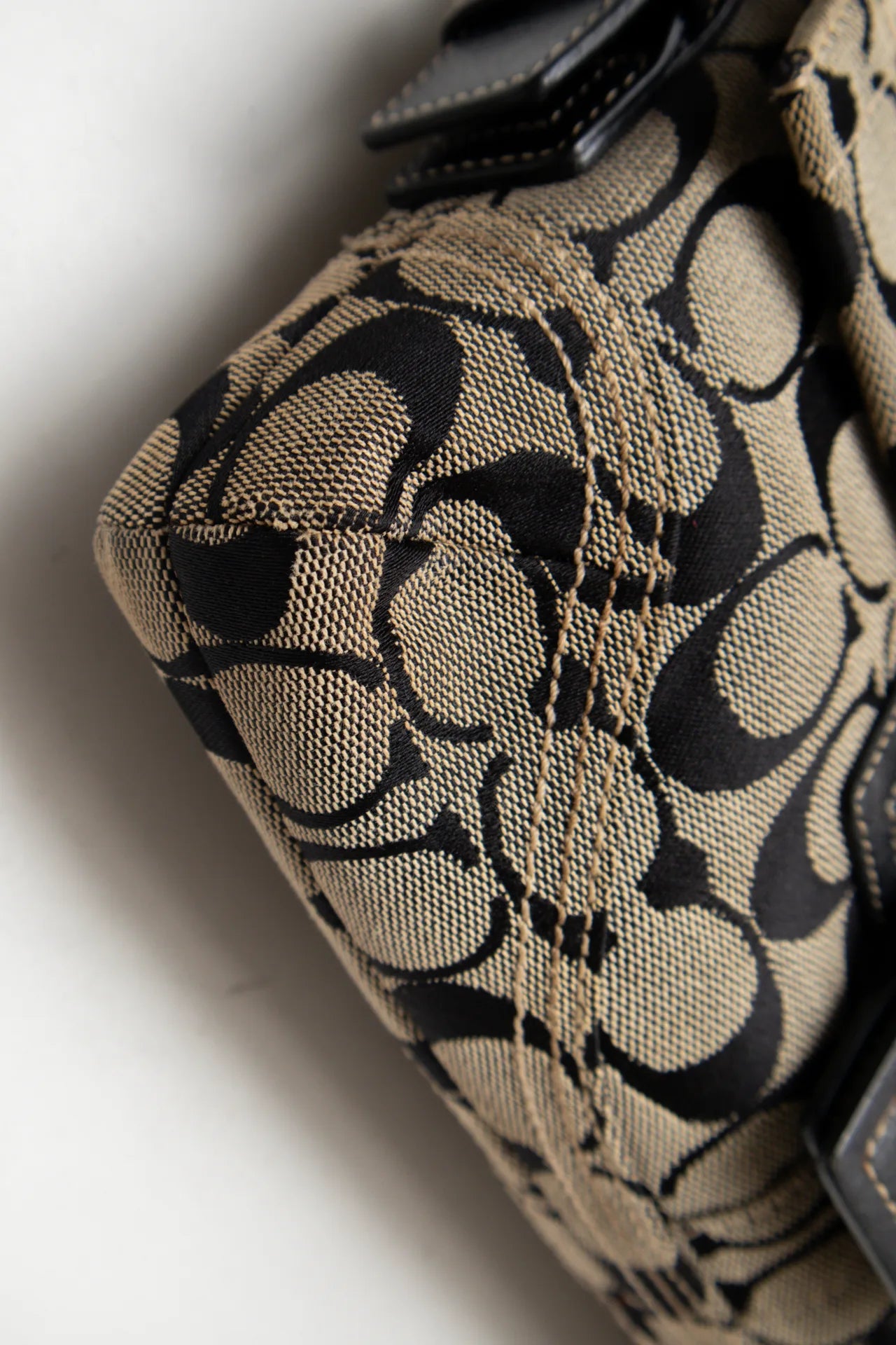 #252 Coach Handbag Black | c. 272 | Size