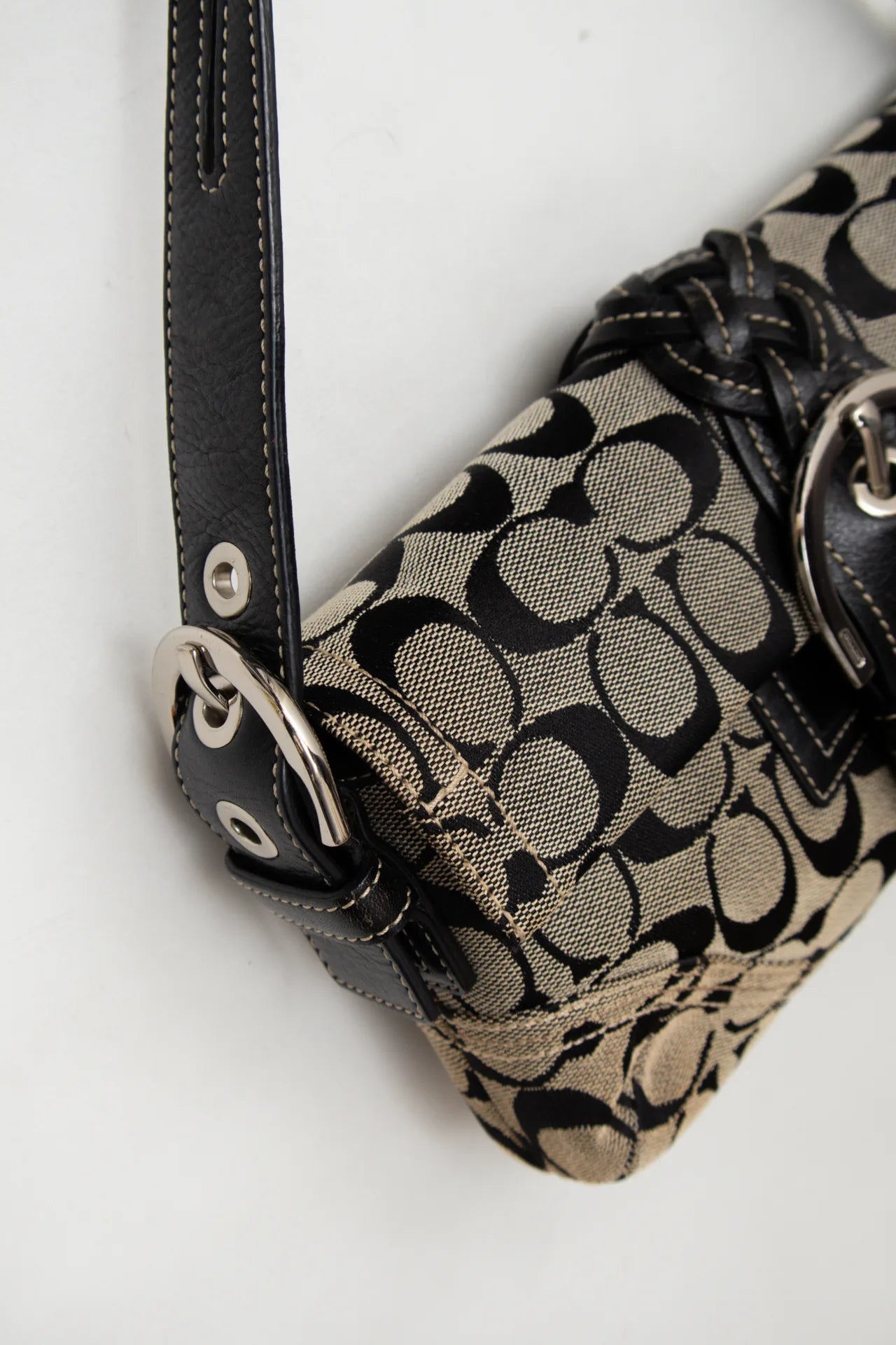 #252 Coach Handbag Black | c. 272 | Size