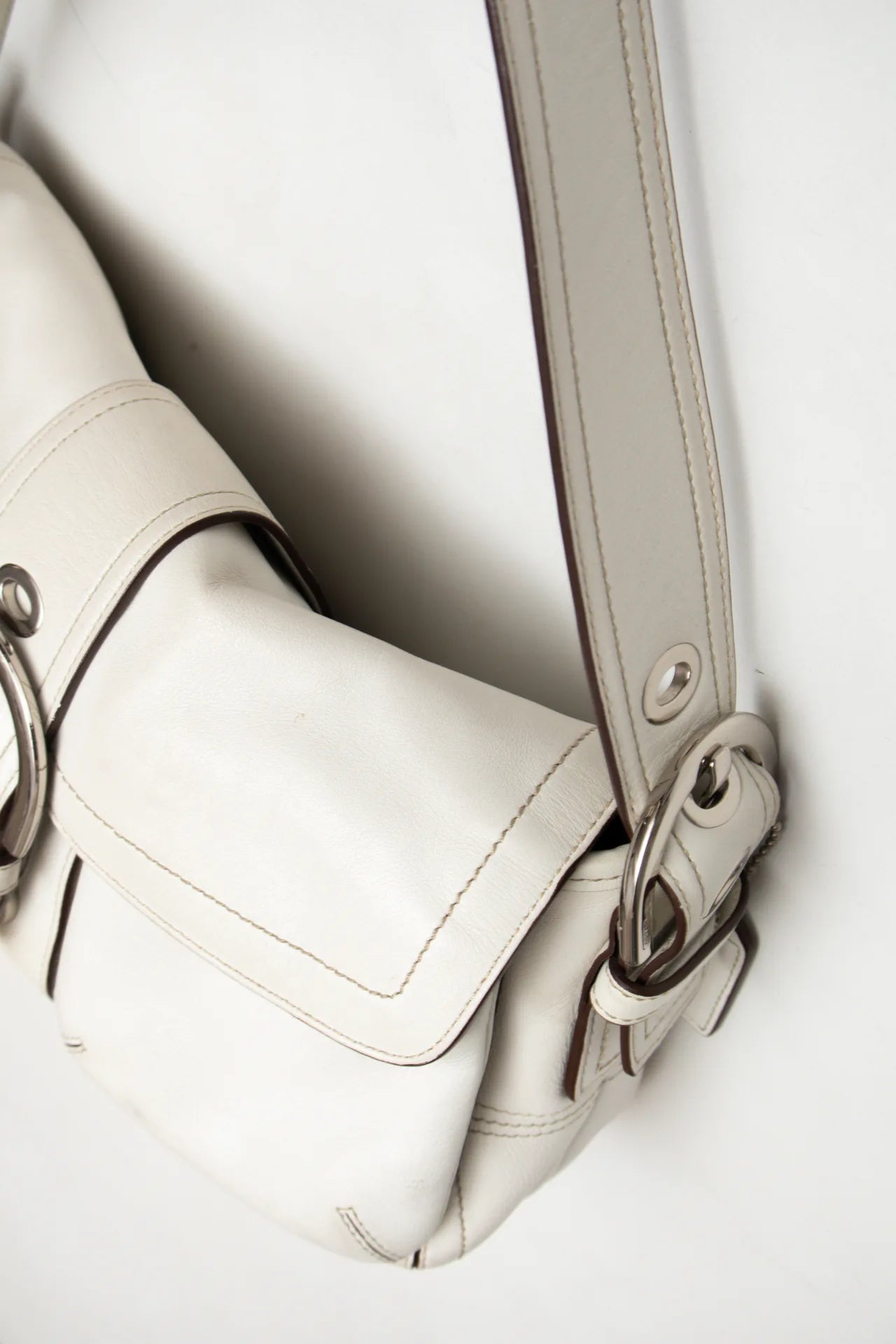 #253 Shoulder Bag White | c. 272 | Size