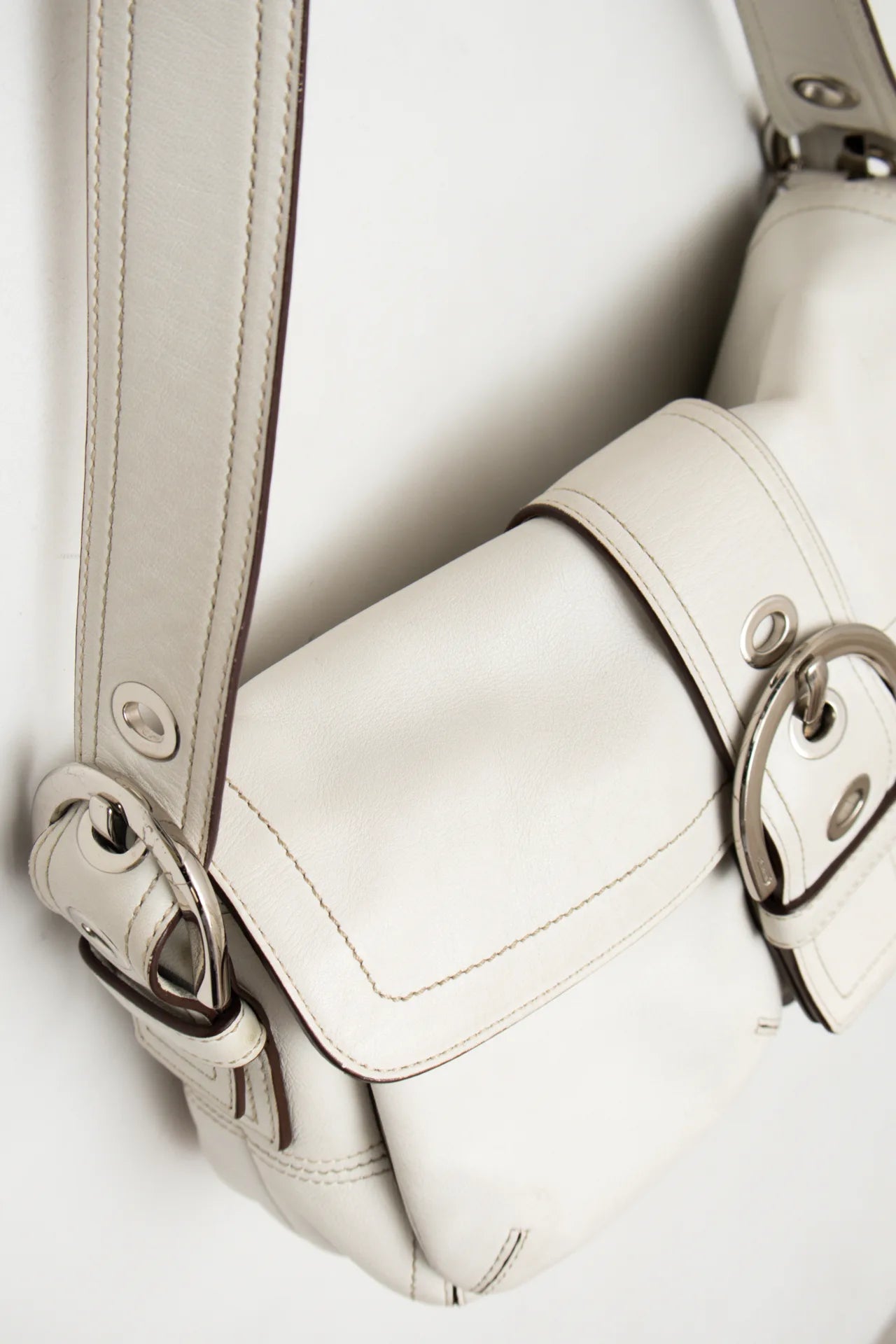 #253 Shoulder Bag White | c. 272 | Size