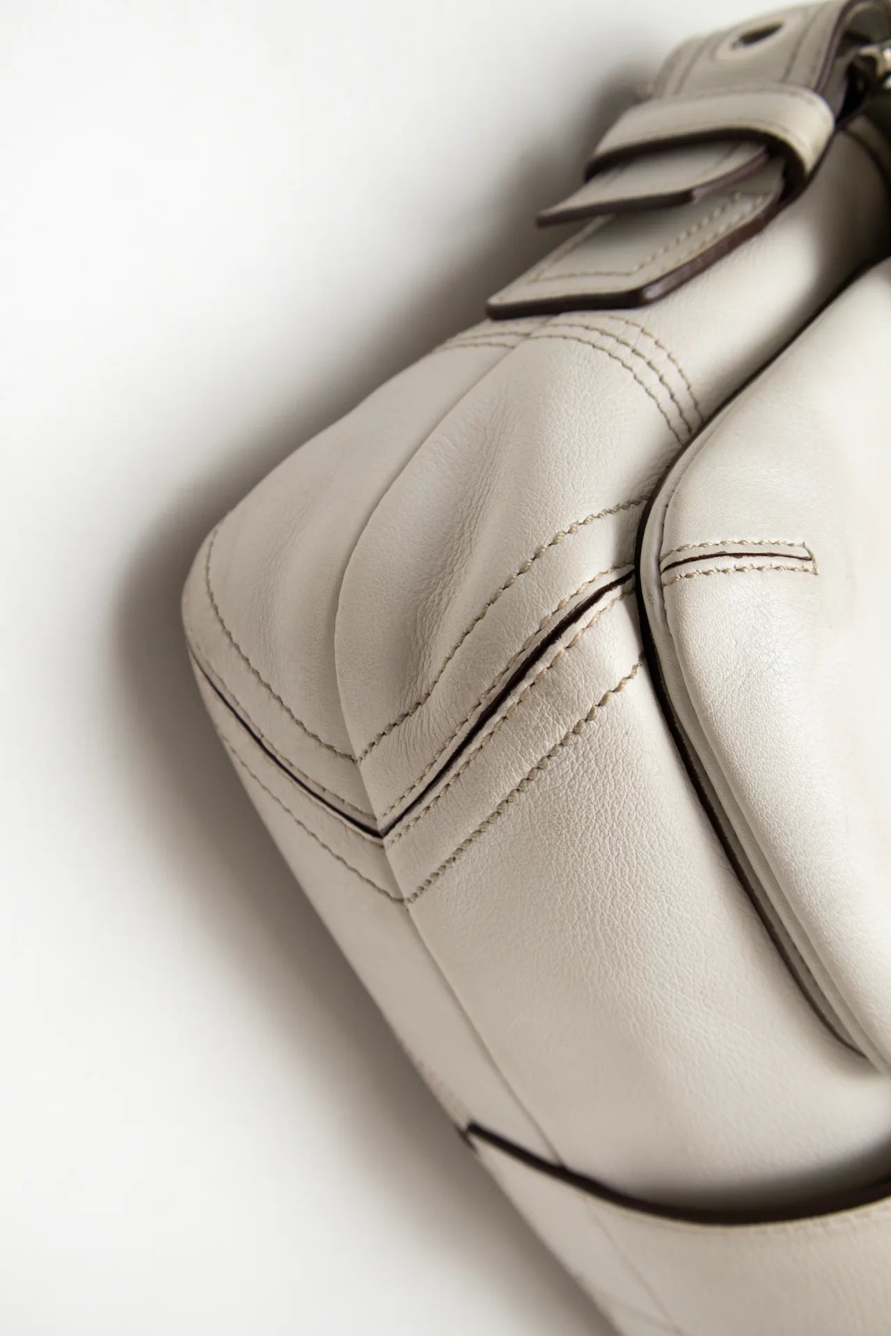 #253 Shoulder Bag White | c. 272 | Size