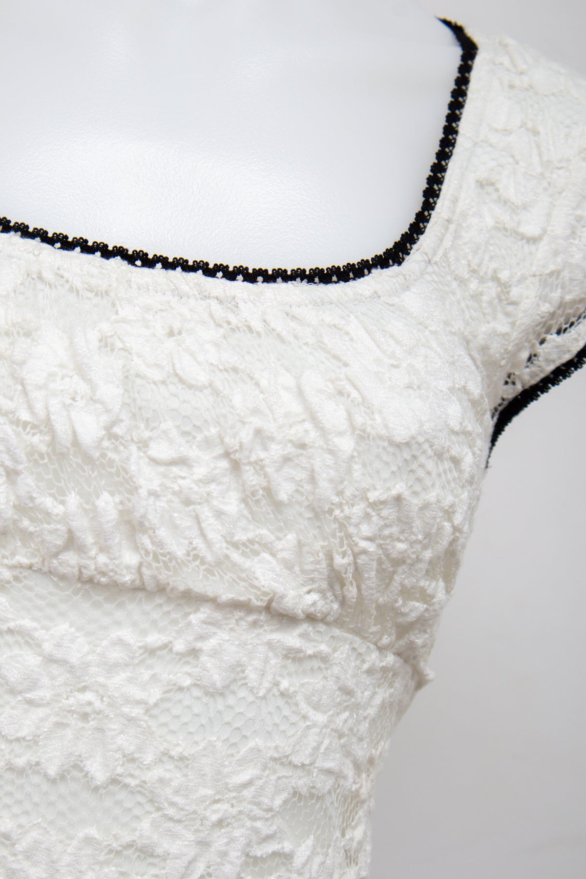 #021 Wrapper Short Sleeve White | c. 209 | Size 8