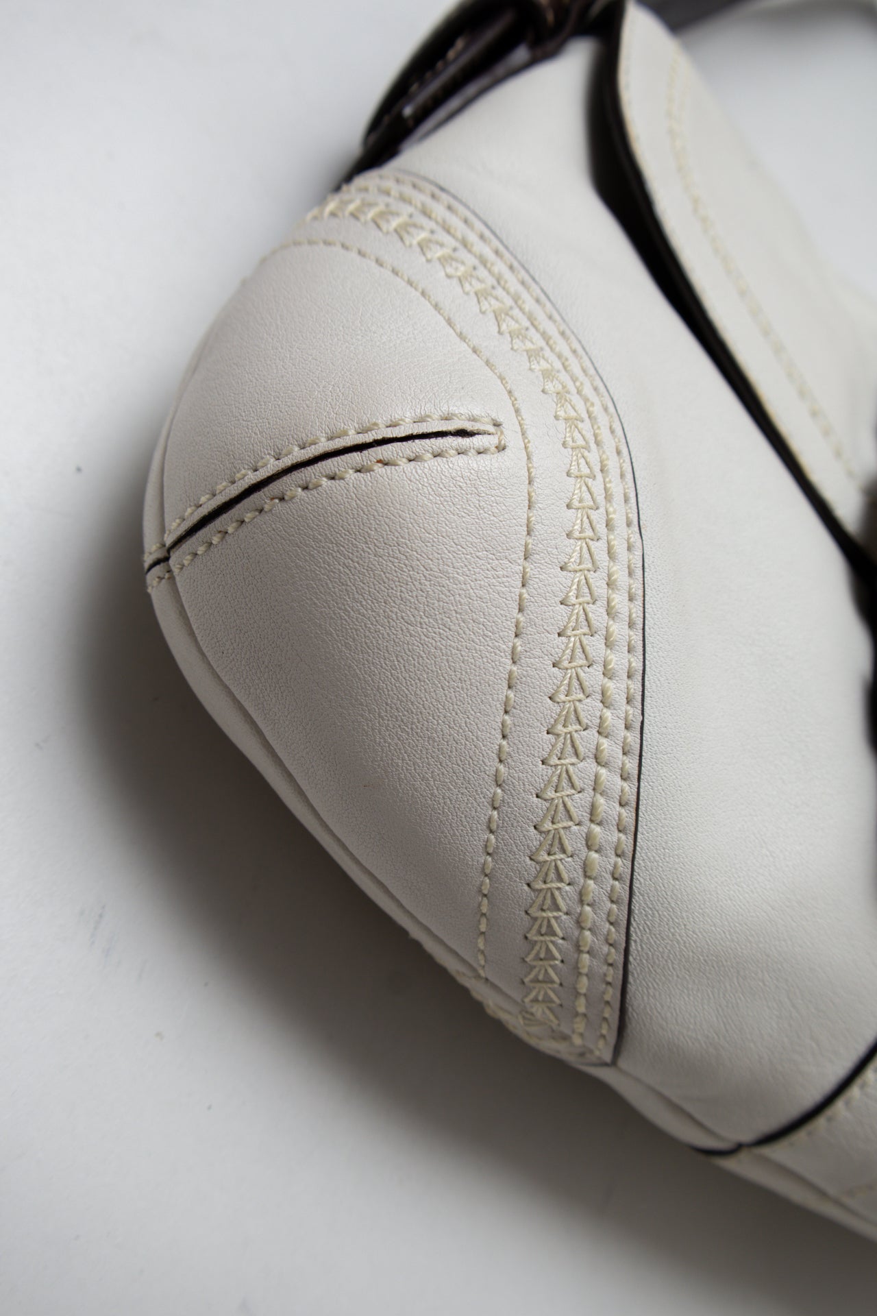 #178 Coach Shoulder Bag White | c. 202 | Size