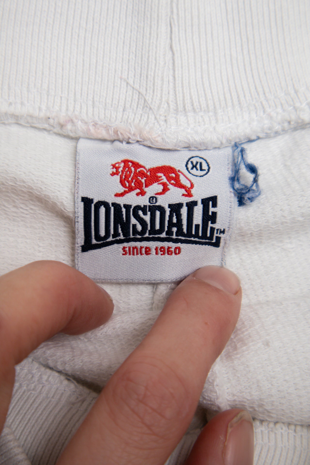 #125 Lonsdale London Shorts White | c. 189 | Size 8