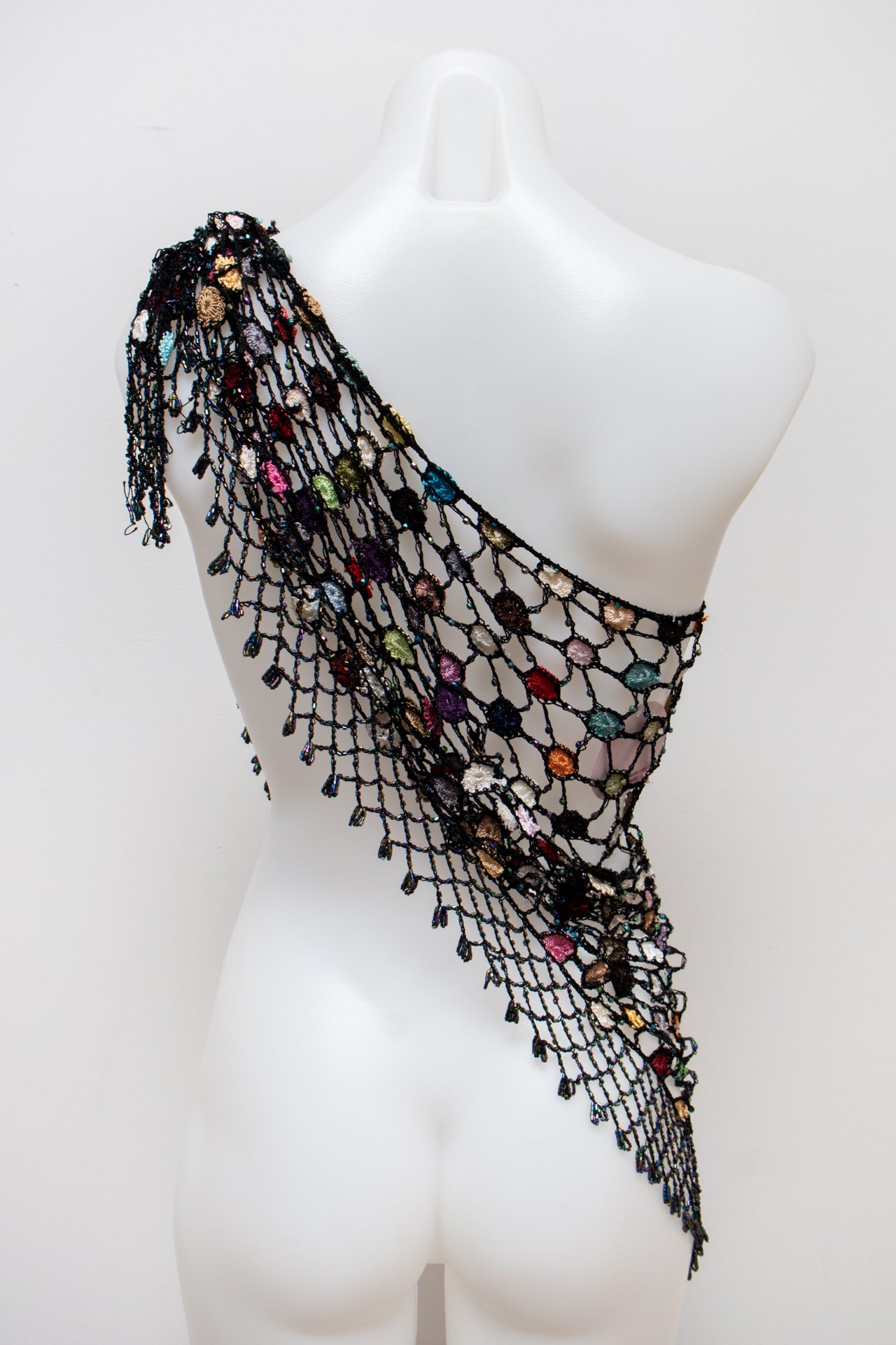 #08 Halter Top Black | c. 190 | Size